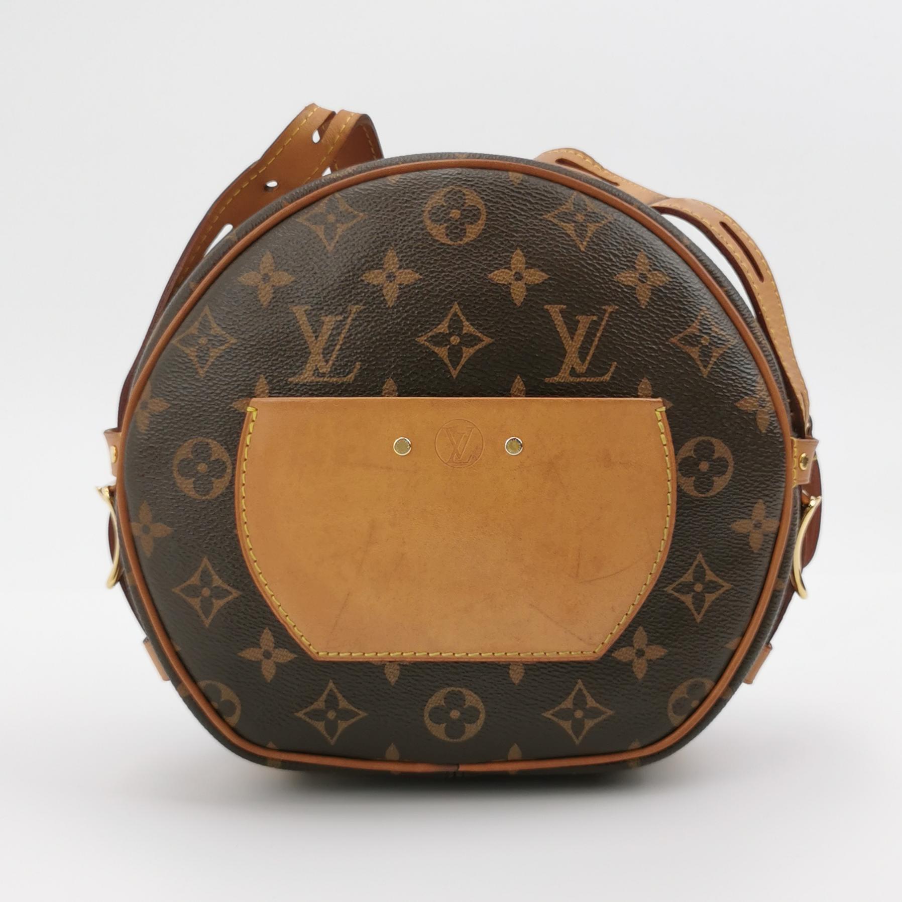 Louis Vuitton Boîte Chapeau Souple Leather MM Crossbody Bag In Good Condition In AUBERVILLIERS, FR