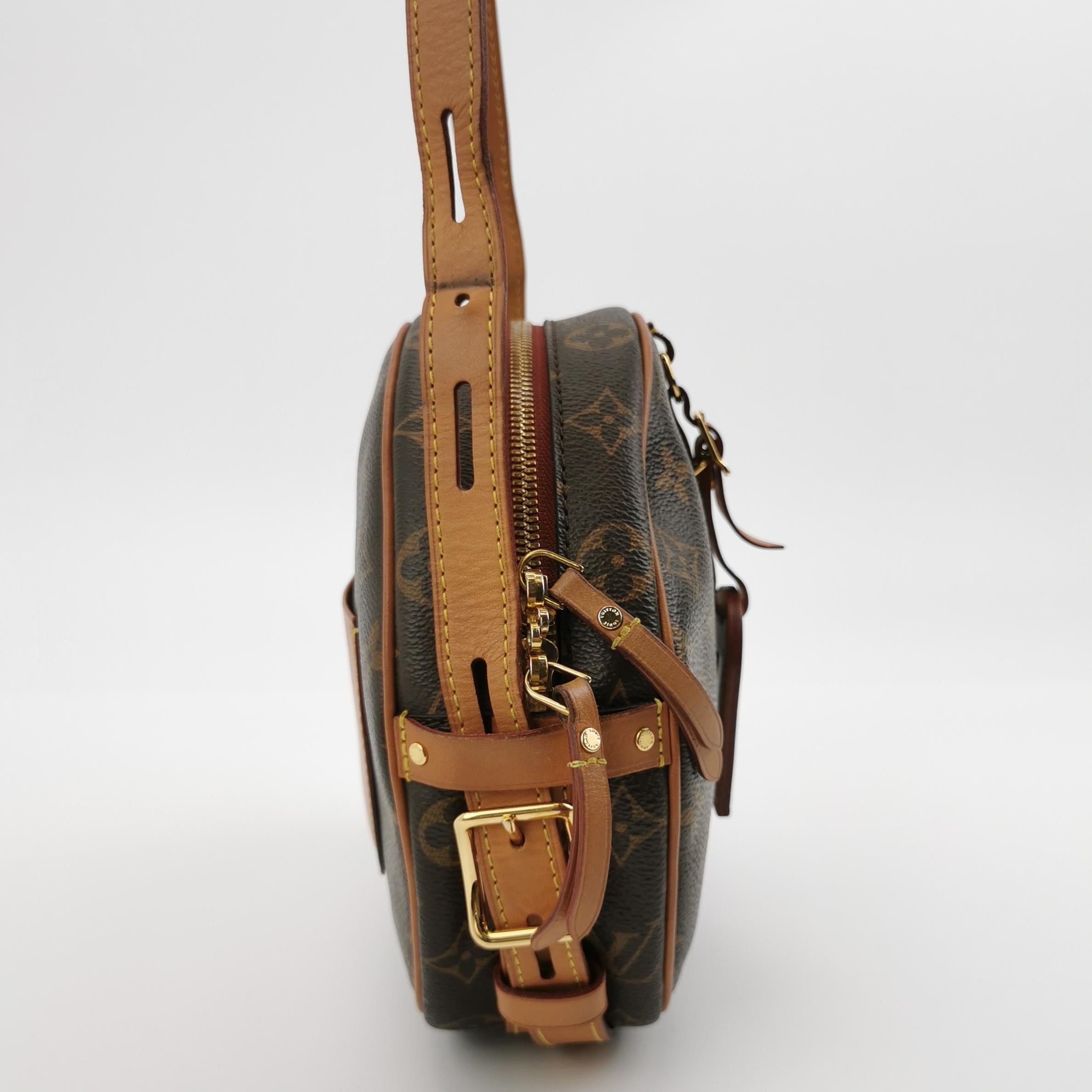 Women's or Men's Louis Vuitton Boîte Chapeau Souple Leather MM Crossbody Bag