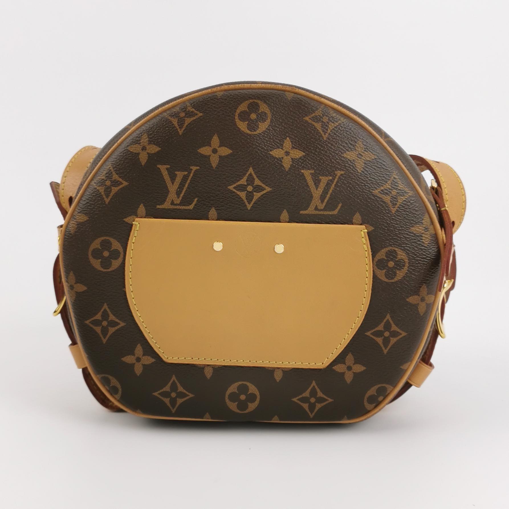 Louis Vuitton Boîte Chapeau Souple Leather MM Crossbody Bag For Sale 2