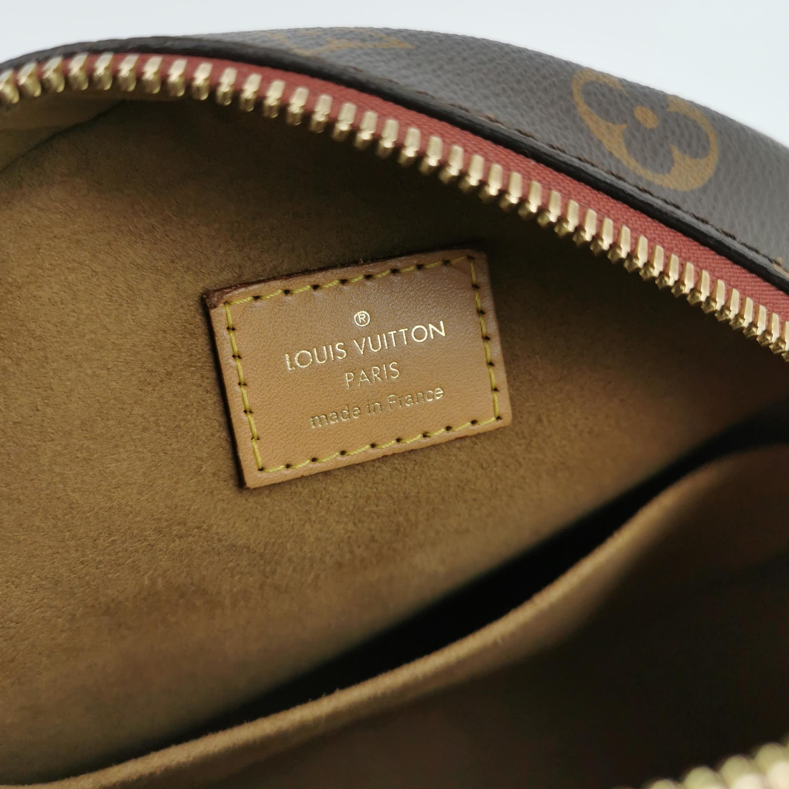 Louis Vuitton Boîte Chapeau Souple Leather MM Crossbody Bag For Sale 3