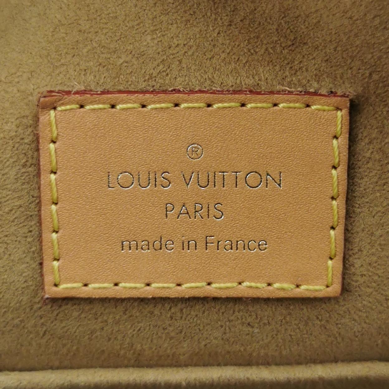 Louis Vuitton Boîte Chapeau Souple Leather MM Crossbody Bag 3
