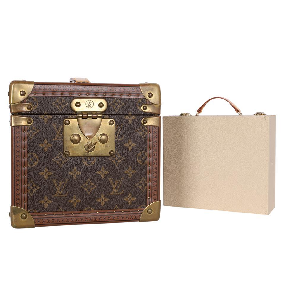 Authentic, pre-owned Louis Vuitton brown monogram Boite Flacons beauty train trunk case. The original square shape of this beauty case in monogram canvas is reinforced with golden brass pieces. It offers a spacious interior and is securely closed by