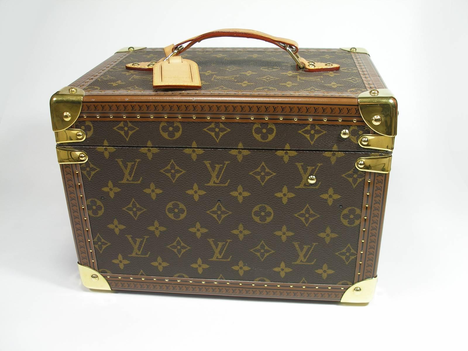 Louis Vuitton Boites à Flacons Beauty Case Monogram Canvas  In Excellent Condition For Sale In VERGT, FR