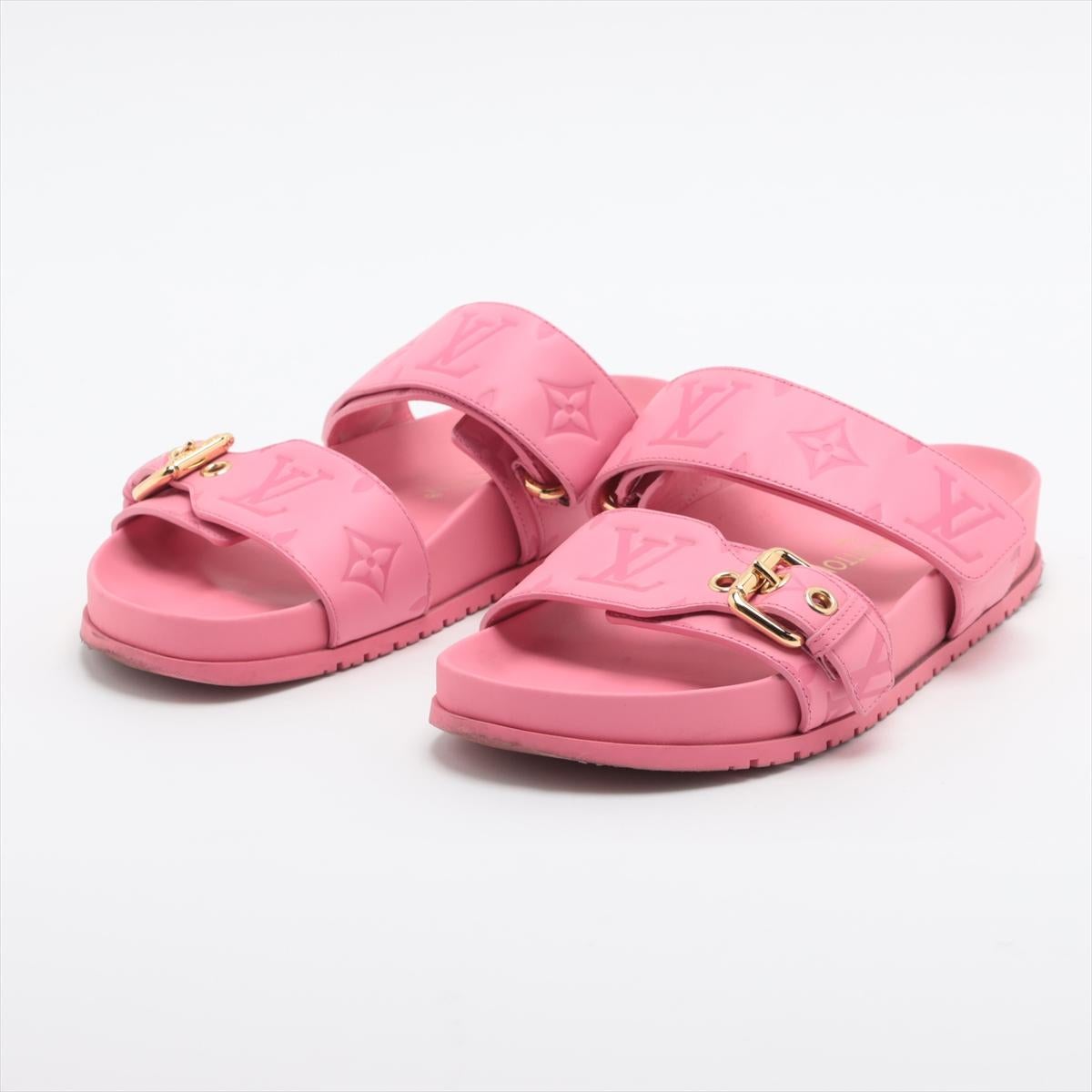 The Louis Vuitton Bom Dia Flat Comfort Mule in Pink is a stylish and comfortable footwear option that encapsulates the brand's commitment to luxury and contemporary design. The flat mules offer a perfect blend of fashion and comfort, making them