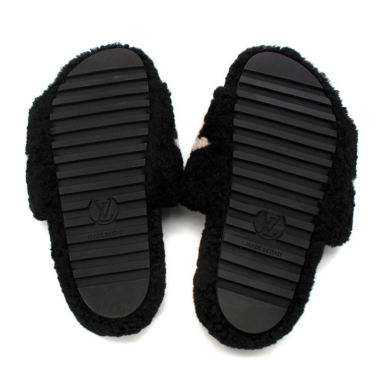 Louis Vuitton Bom Dia Shearling Black Flat Mules - Sold Out/Rare - Us size  6 For Sale at 1stDibs