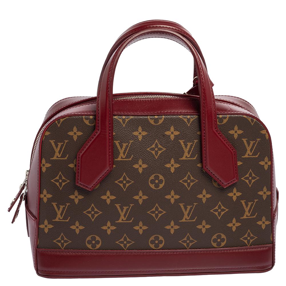 From Louis Vuitton comes this gorgeous Dora PM bag to make all your handbag dreams come true! This piece comes crafted from monogram canvas & leather trims. This fabulous bag also brings a spacious Alcantara interior where you can carry all your