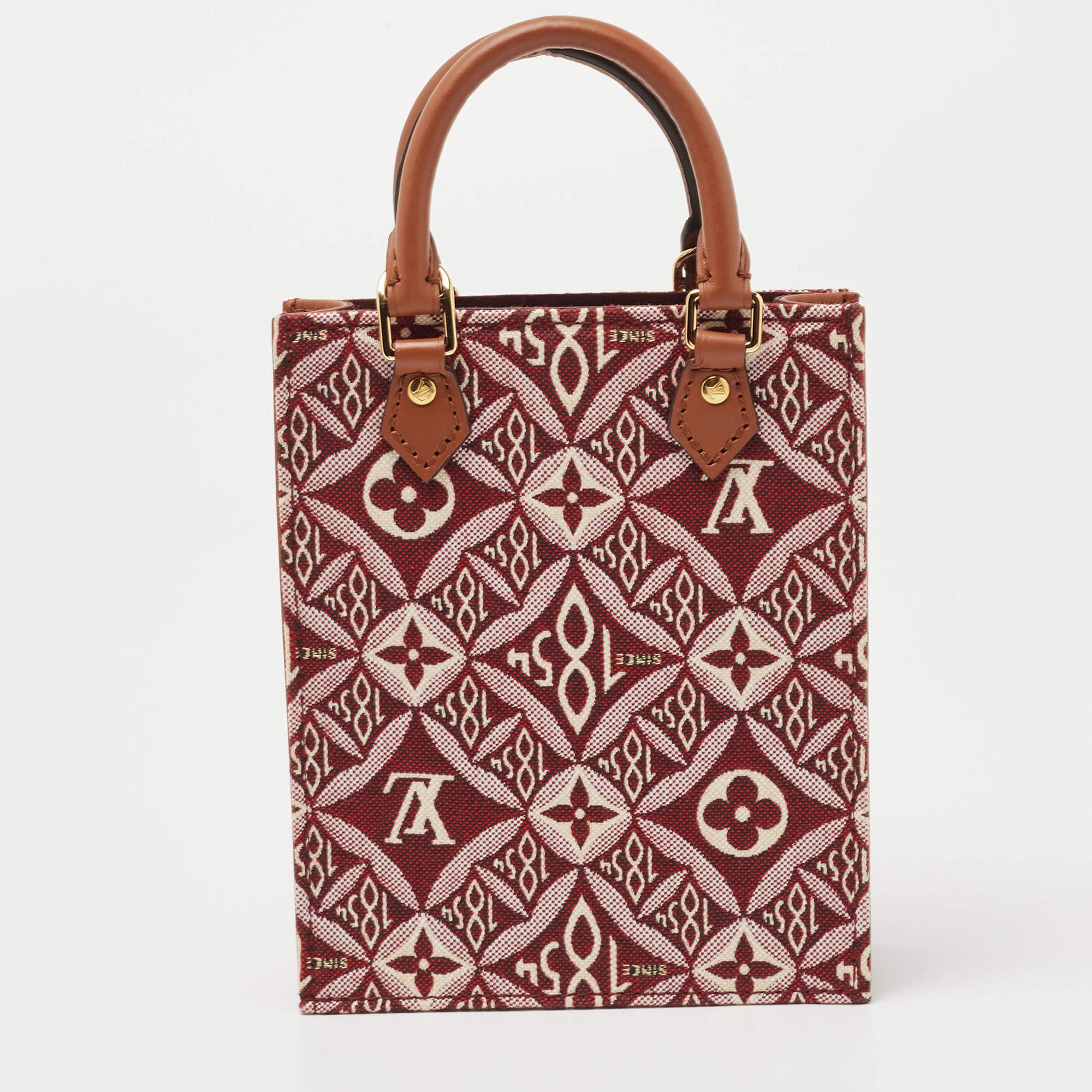 It's no secret that Louis Vuitton makes bags that are exquisite and everlasting. Included in the brand's long list of beautiful bags is this Sac Plat. This statement bag comes crafted from jacquard and leather into a structured shape with dual