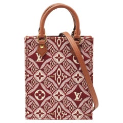 Louis Vuitton Bordeaux Jacquard Petit Sac Plat Tasche aus Jacquard, seit 1854