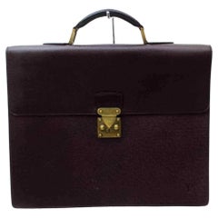 Bordeauxfarbenes Taiga Leder Moskova Aktentasche Attache 861514 von Louis Vuitton