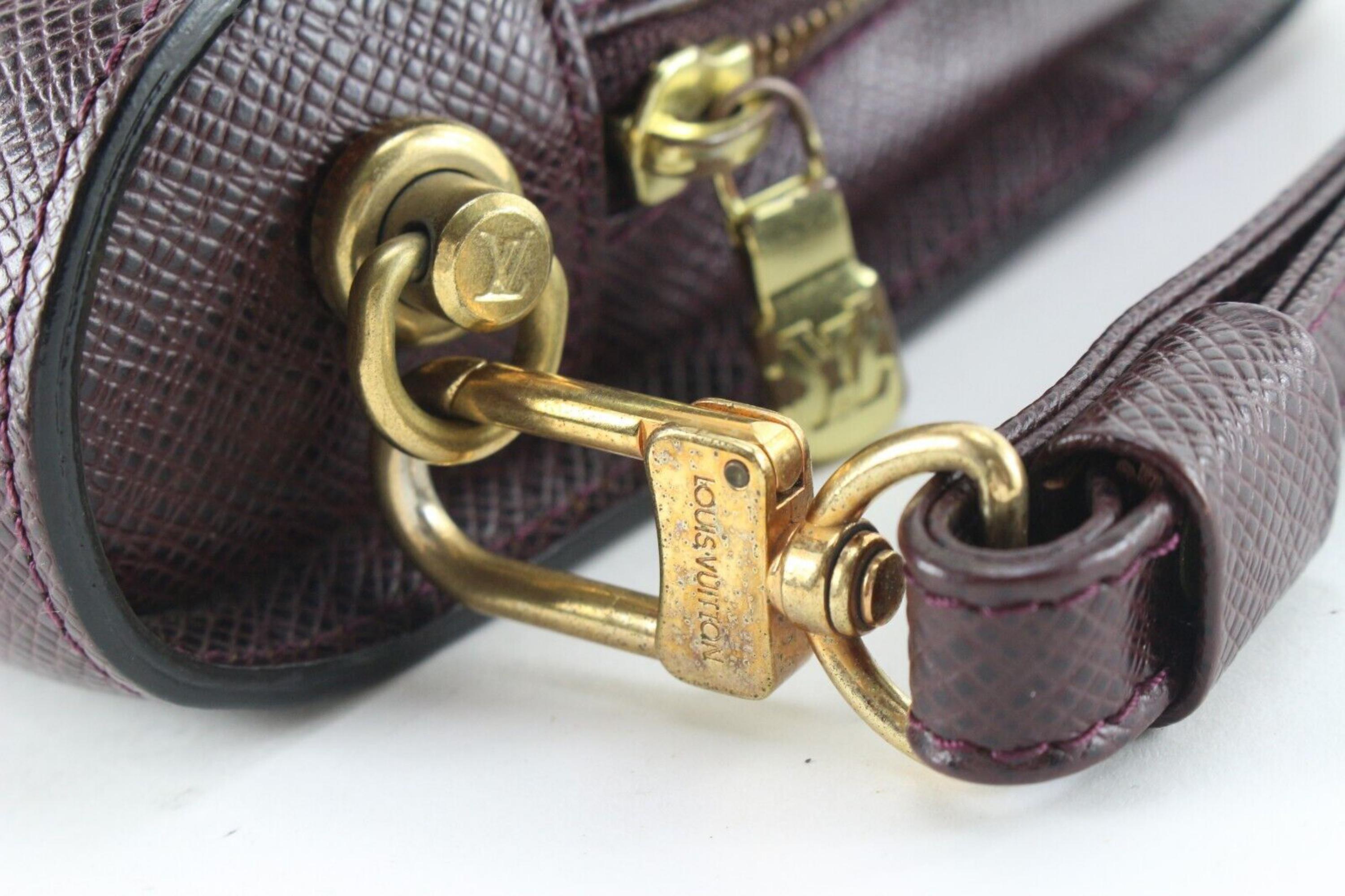 Louis Vuitton Bordeaux Taiga Leather Pochette Baikal Wristlet 2LV0418C For Sale 1