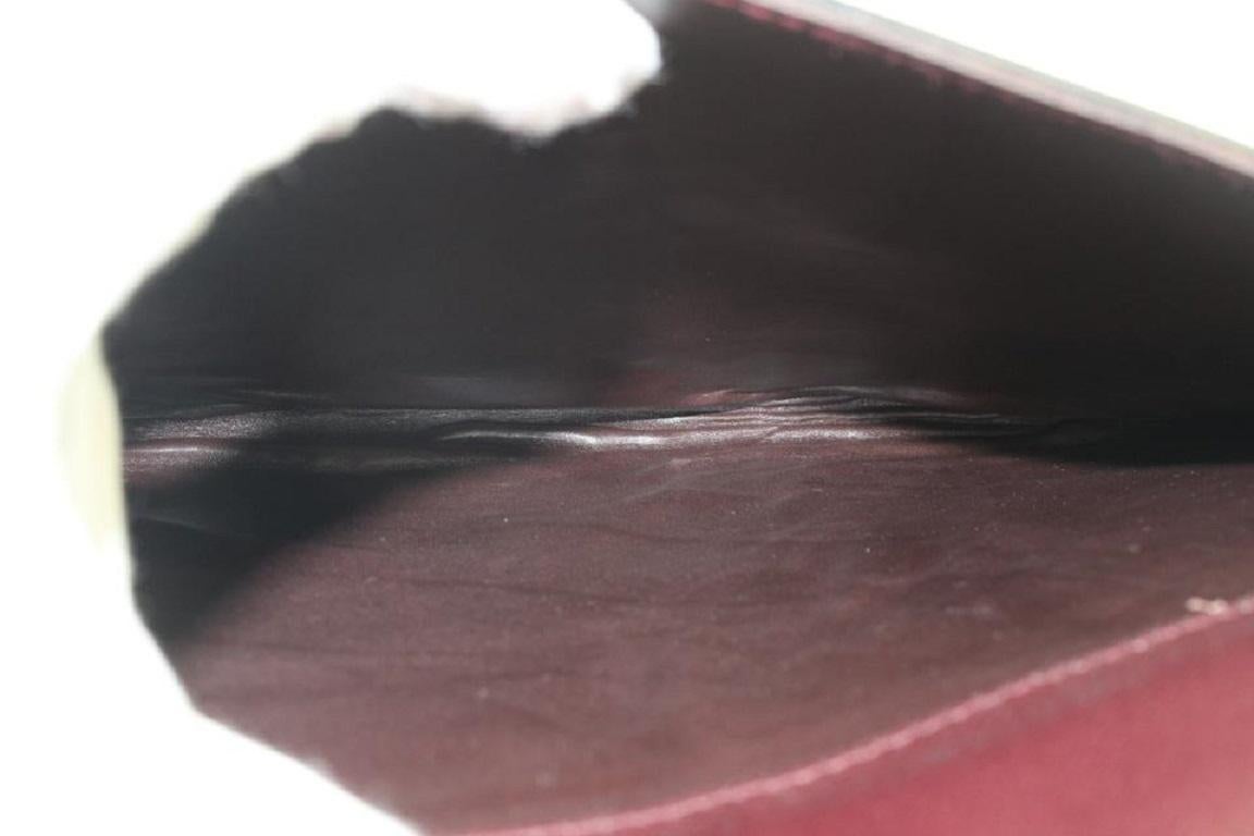Louis Vuitton Bordeaux Taiga Leder Porte Dokumente Umschlag Clutch 205lvs55 im Zustand „Gut“ im Angebot in Dix hills, NY