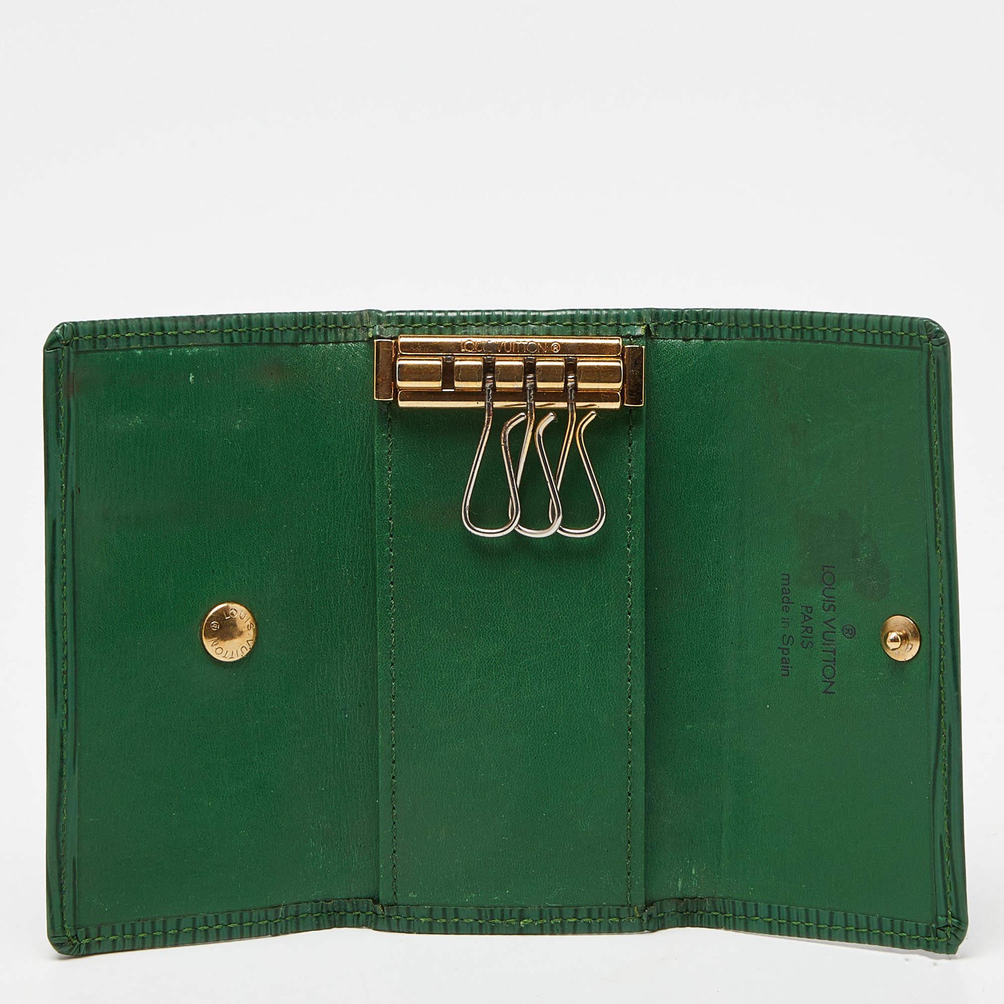 Perfectly sized this Louis Vuitton key holder is an elegant addition to your accessory collection. It comes in a delicious green hue and the interior has clasps to hold your keys.