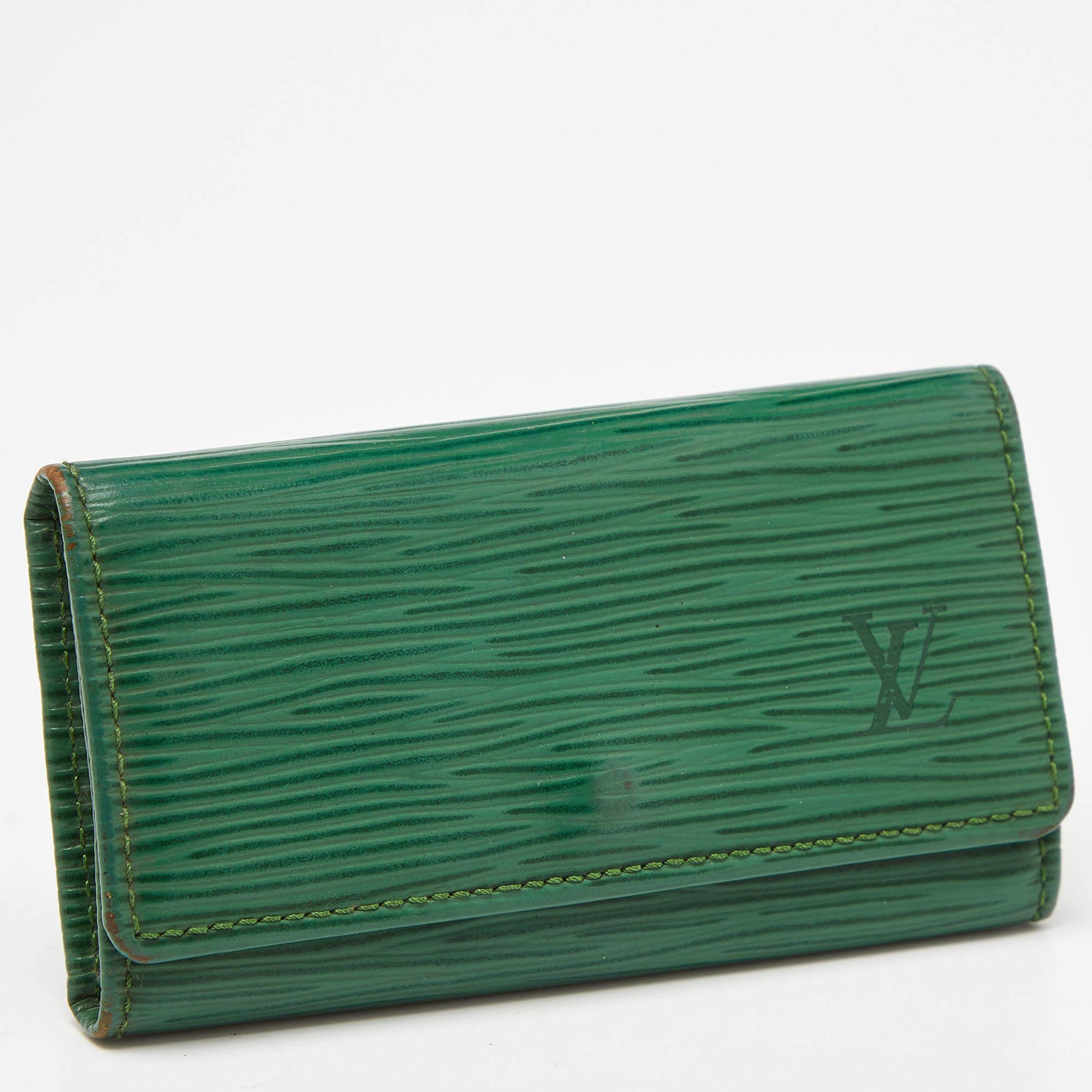Louis Vuitton Borneo Green Epi Leather 4 Key Holder In Fair Condition For Sale In Dubai, Al Qouz 2