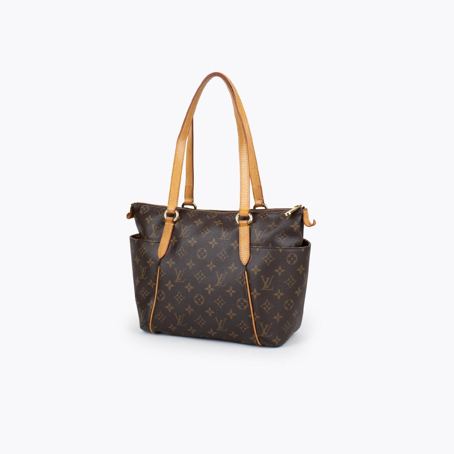 Louis Vuitton Bosphore Messenger PM In Good Condition For Sale In Sundbyberg, SE