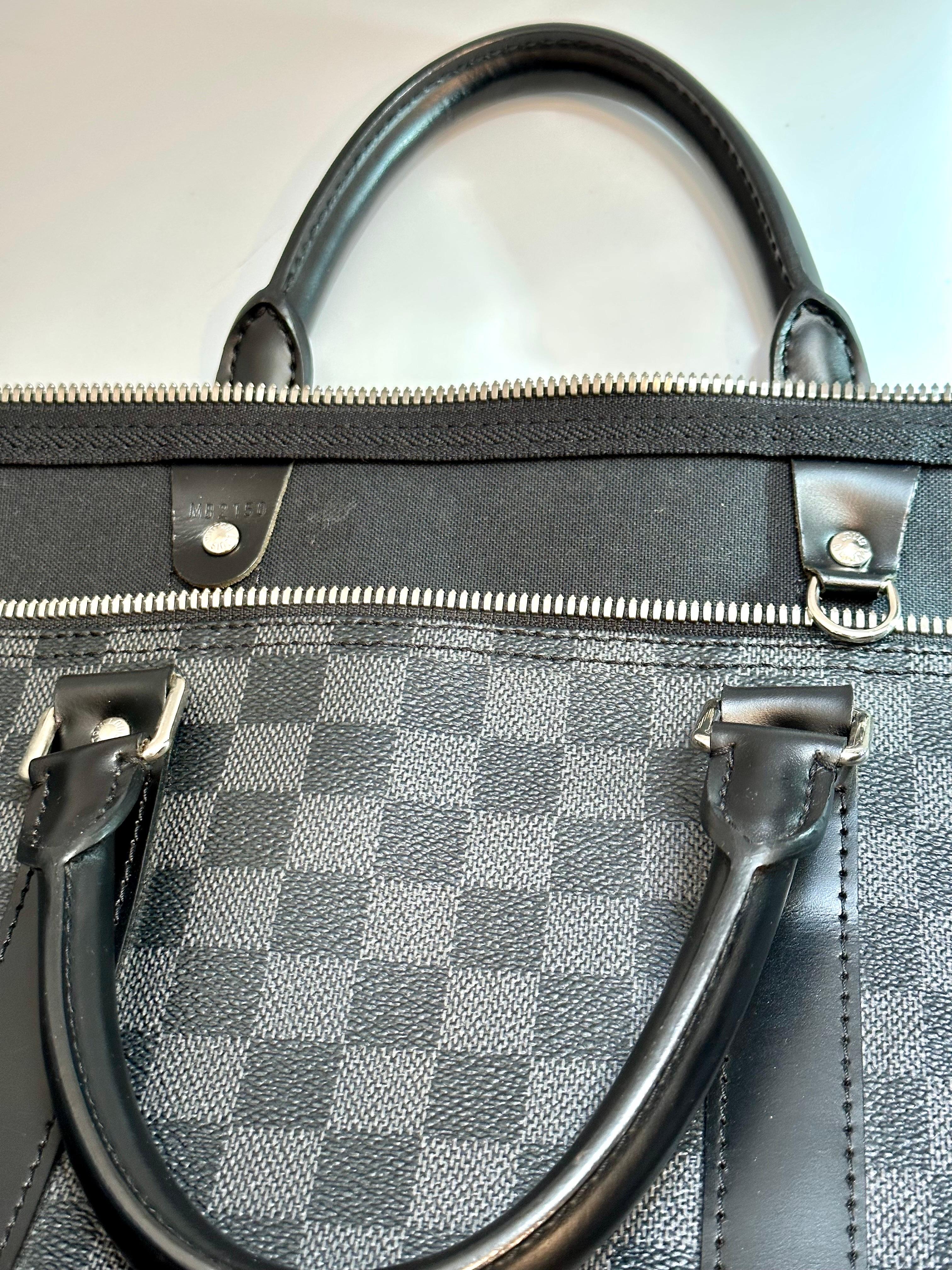 Women's or Men's Louis Vuitton Boston Bag Keepall Bandouliere 55 Damier Graphite MB 2150 France For Sale