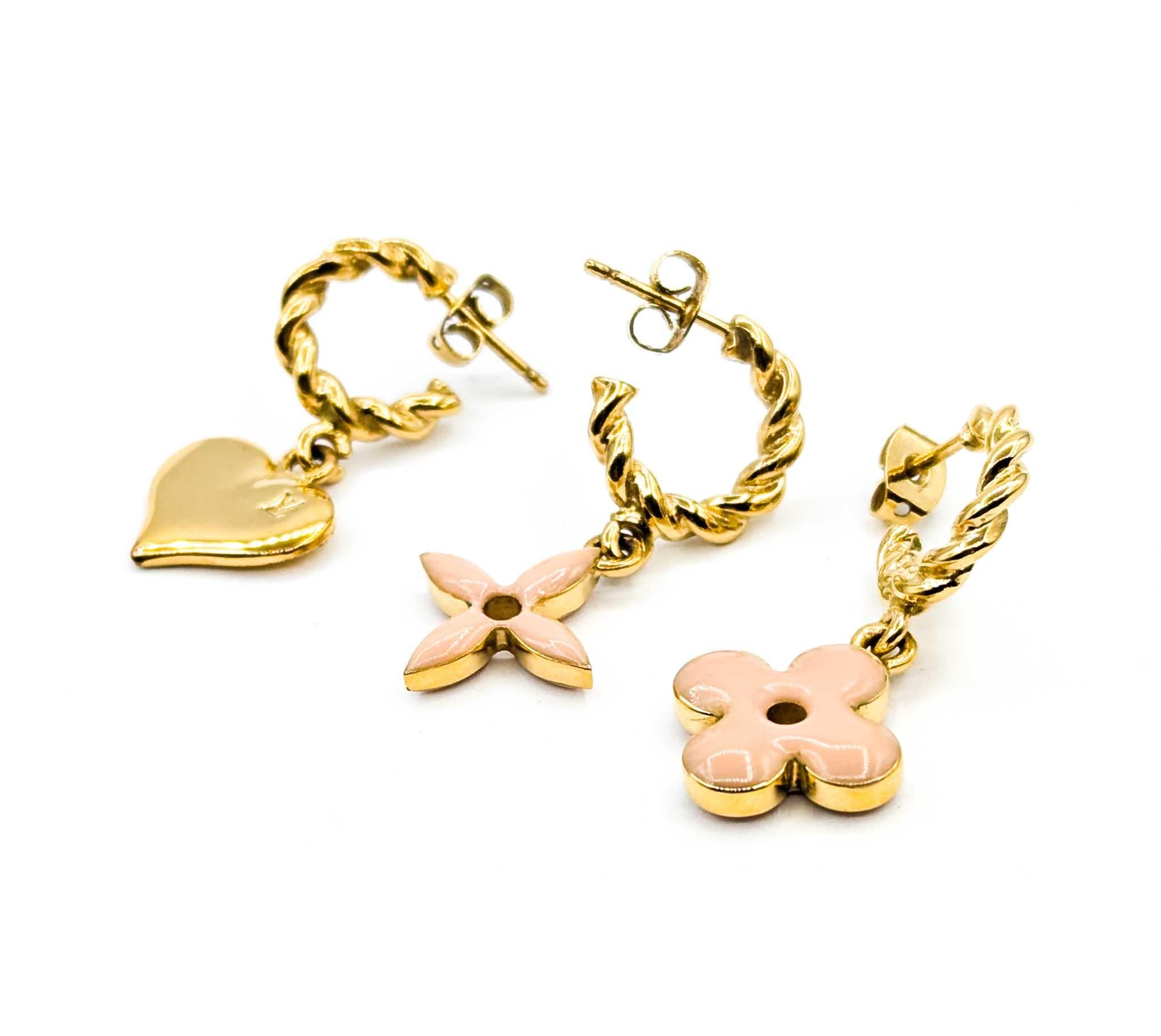Contemporary Louis Vuitton Boucle d'oreille Sweet Monogram Earrings For Sale