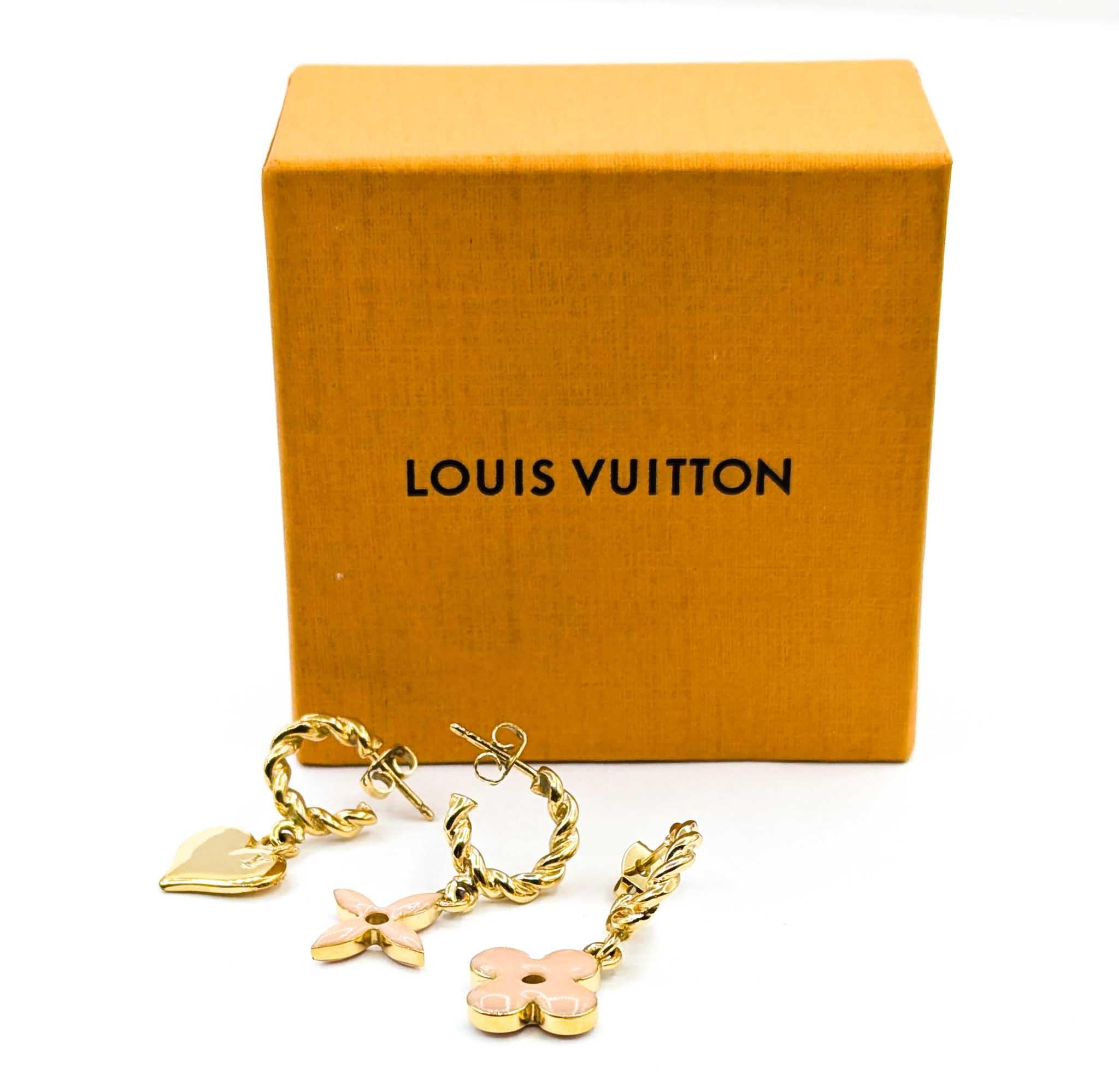 Louis Vuitton Boucle d'oreille Sweet Monogram Earrings In Excellent Condition For Sale In Bloomington, MN