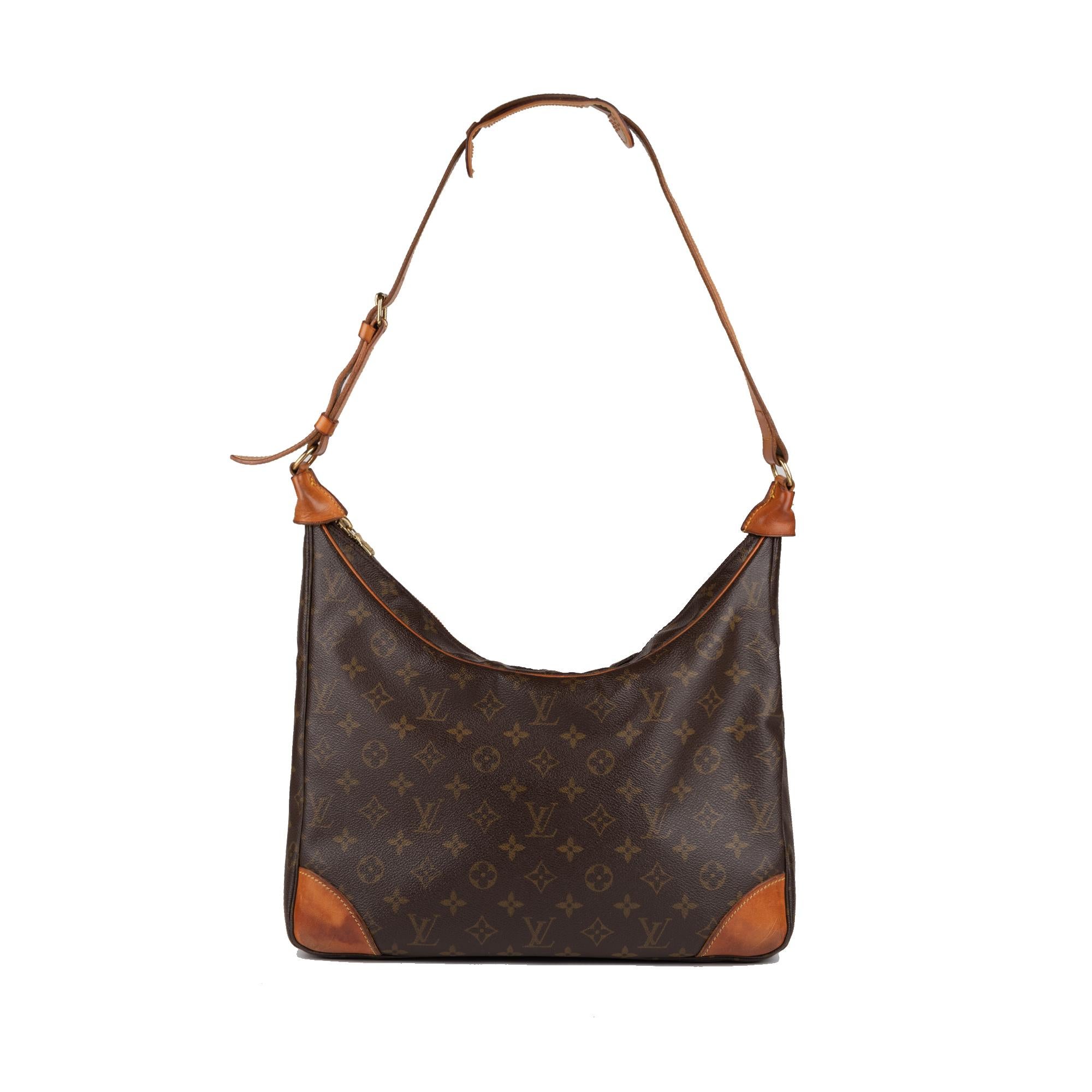 Very handy Louis Vuitton Boulogne handbag in brown and natural leather coated monogram canvas, gold metal trim, yellow stitching, adjustable handle in natural leather allowing a hand or shoulder carry. A zipper closure. Brown leather lining, zipped