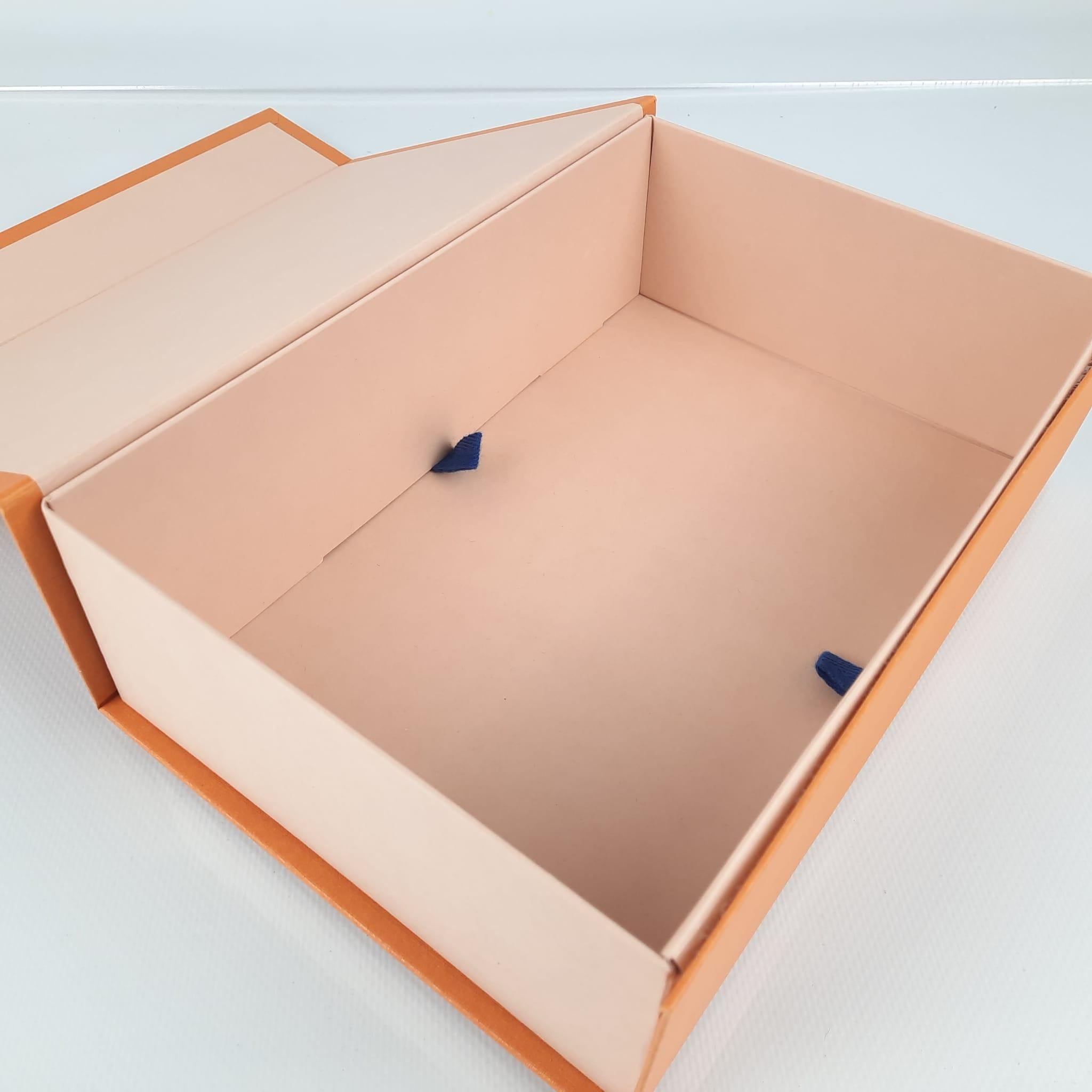 Louis Vuitton Box In New Condition In Nicosia, CY