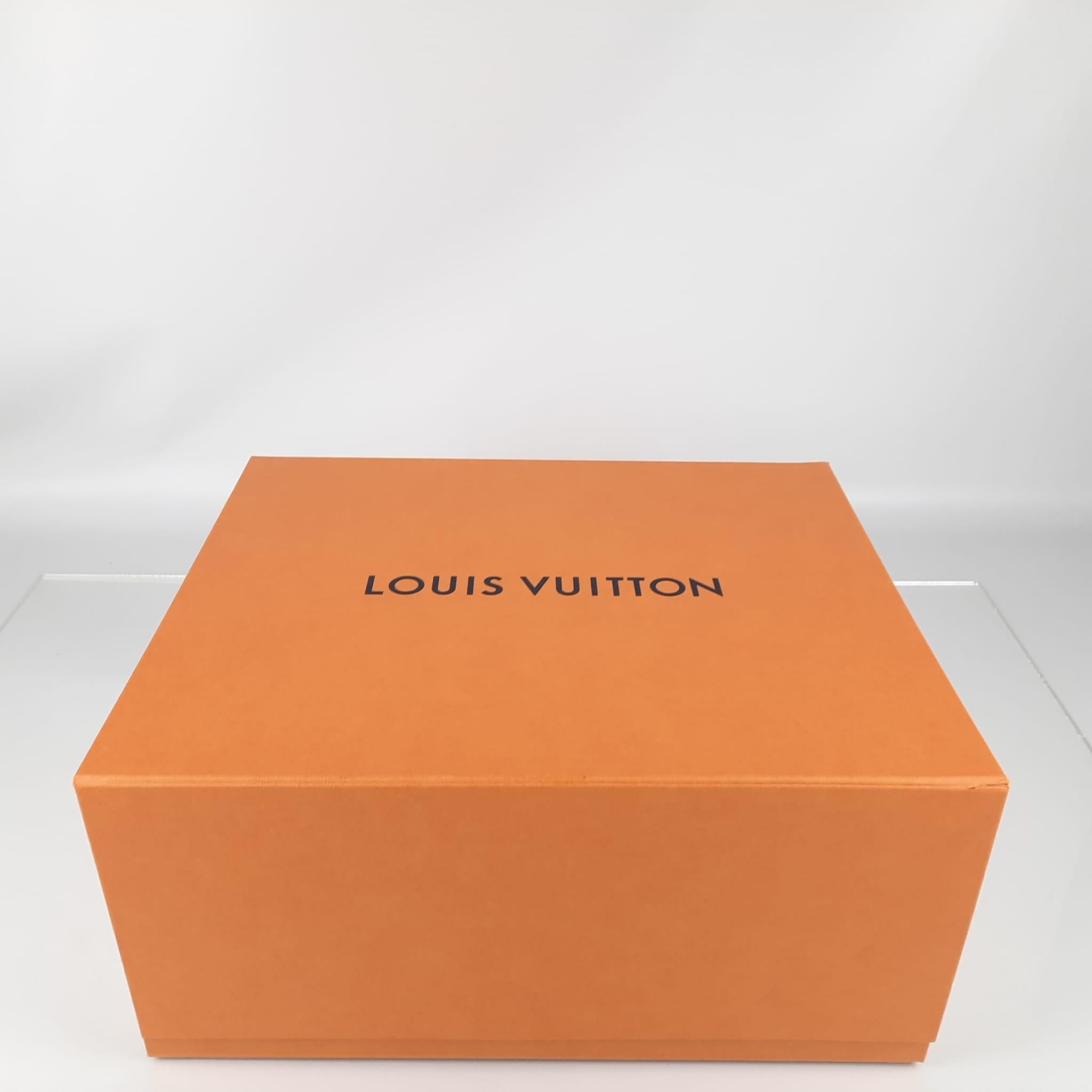 Louis Vuitton Box In New Condition For Sale In Nicosia, CY