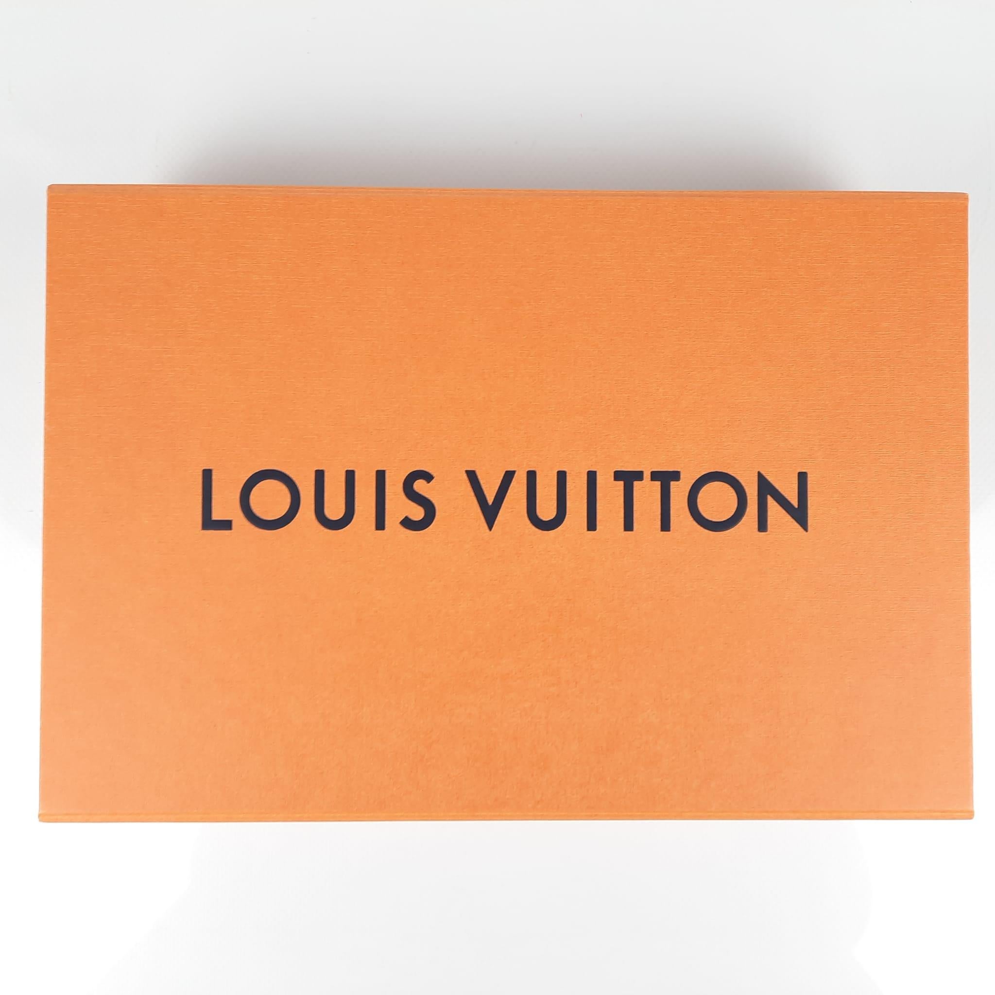 Louis Vuitton Box In New Condition For Sale In Nicosia, CY