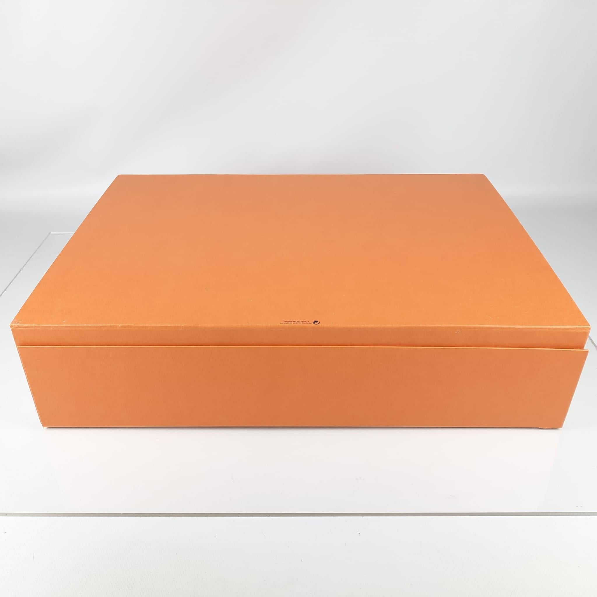 Louis Vuitton Box In New Condition For Sale In Nicosia, CY