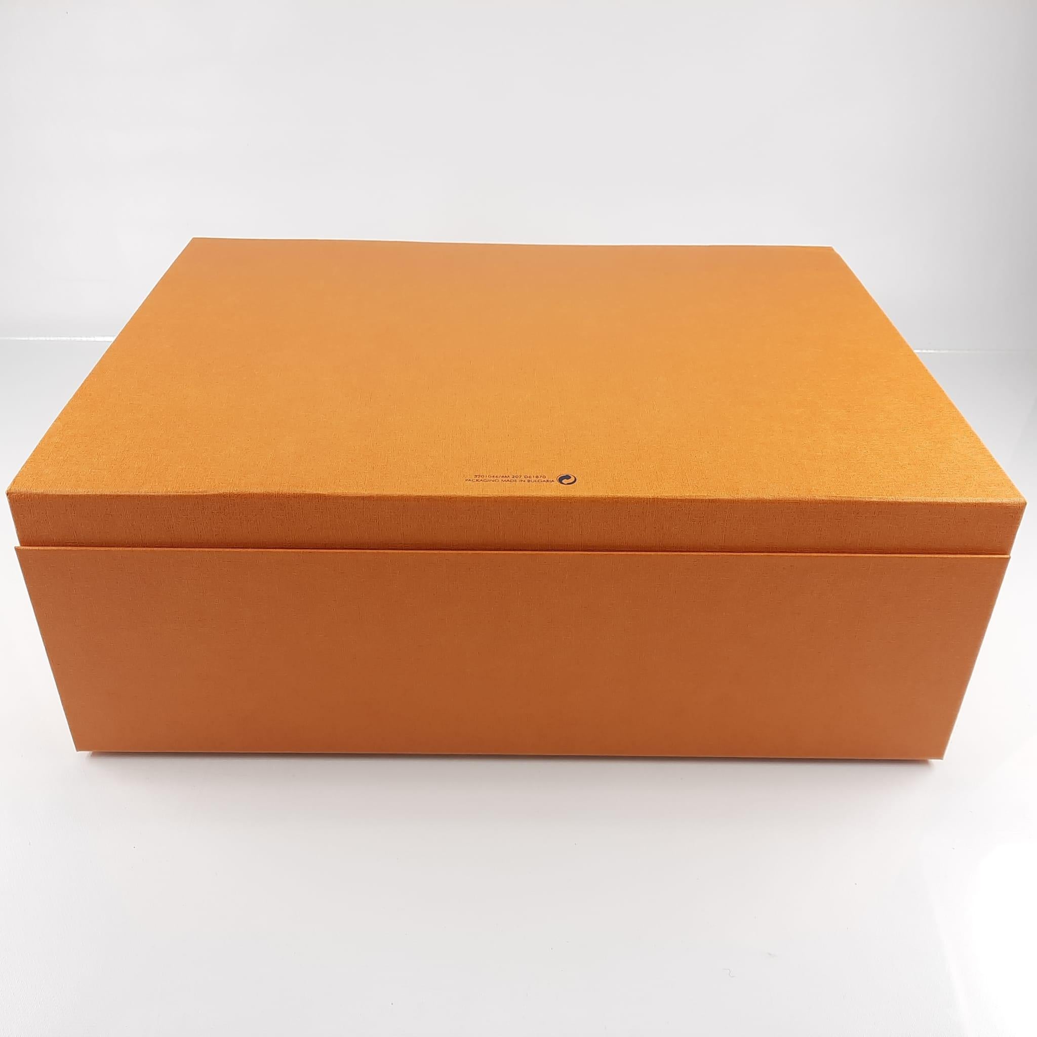 Boîte Louis Vuitton Unisexe en vente