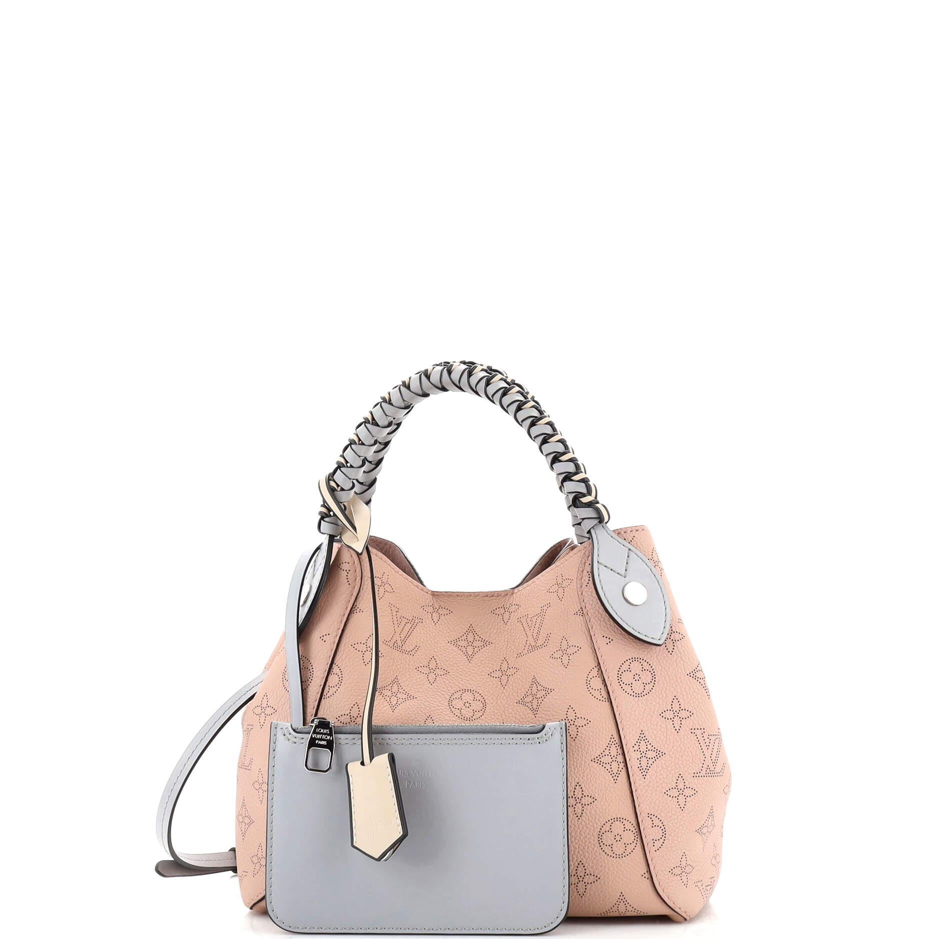 Condition: Great. Wear on base corners, scratches on hardware,
Accessories: Pochette, Clochette, Dust Bag, With Strap
Measurements: Handle Drop 4