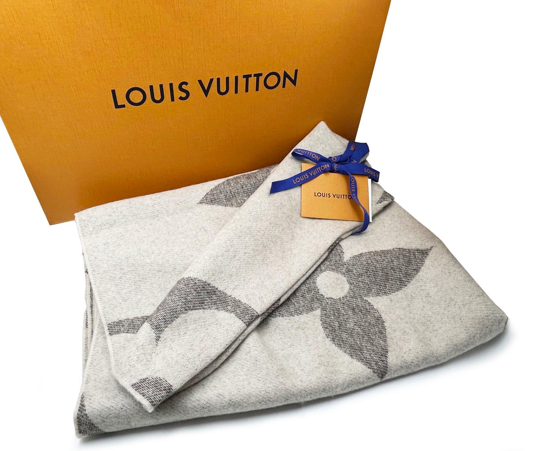 Gray Louis Vuitton Brand New Grey Giant Monogram Cashmere Scarf For Sale
