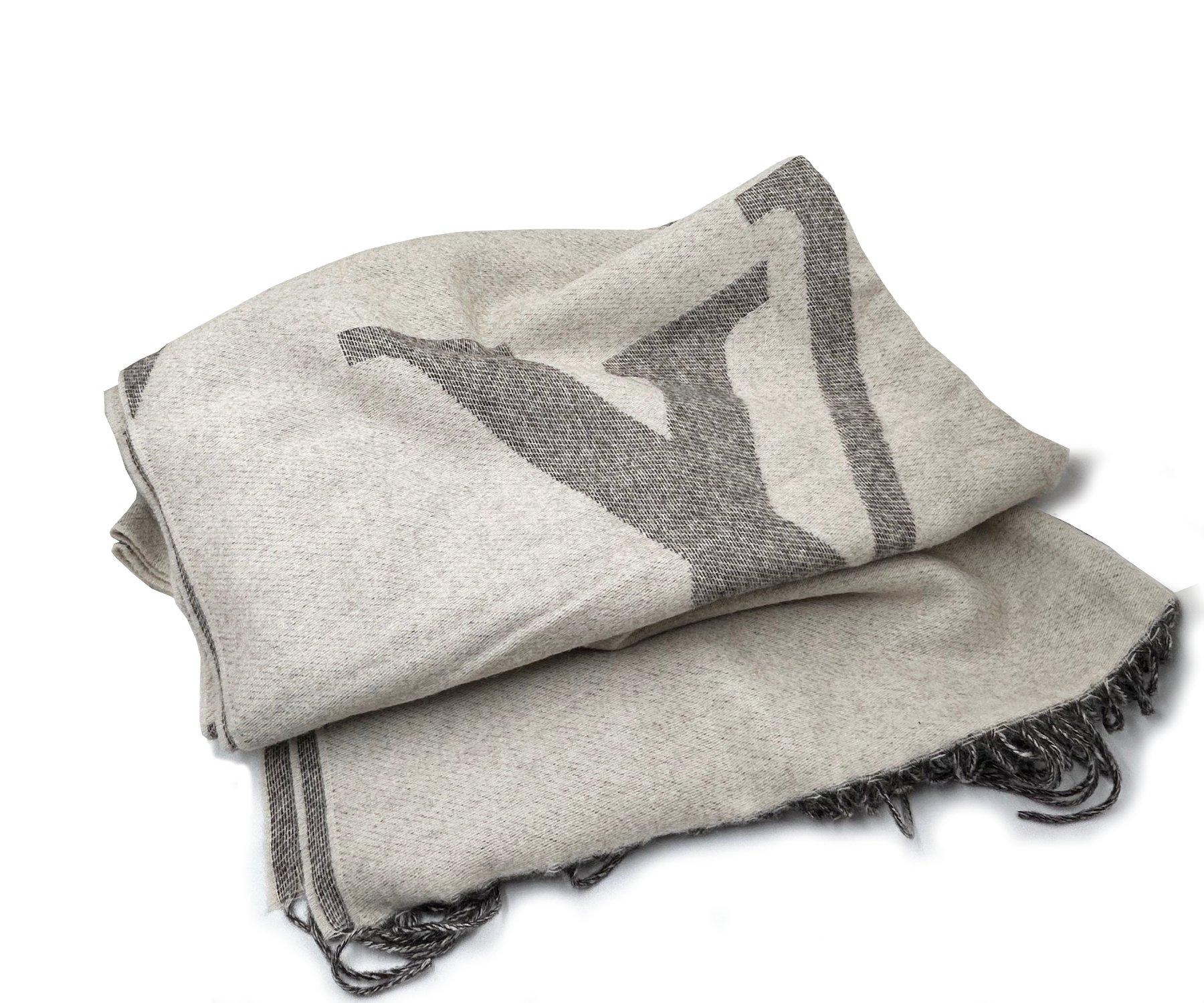 Louis Vuitton Brand New Grey Giant Monogram Cashmere Scarf In New Condition For Sale In Pasadena, CA