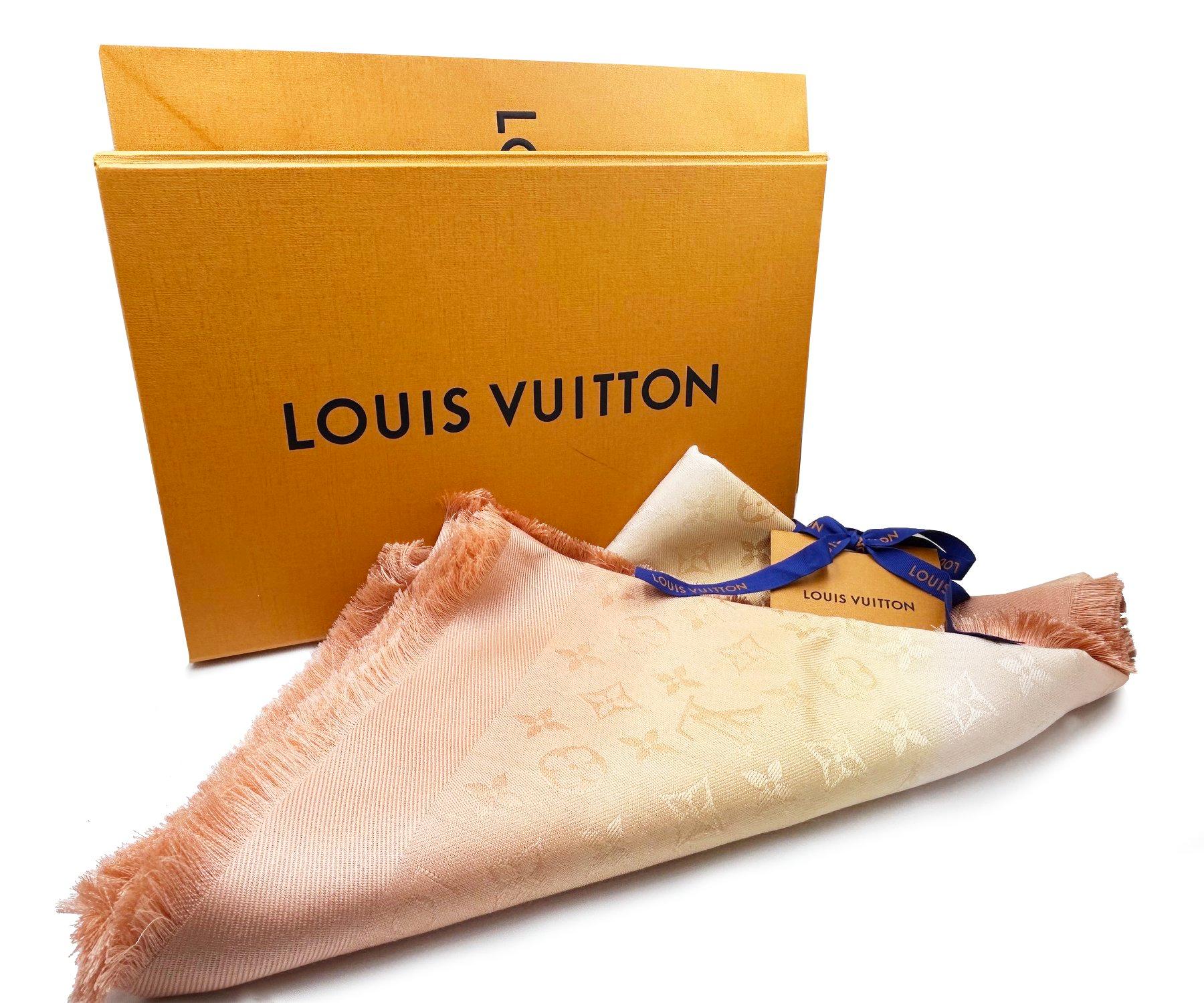 Louis Vuitton Brand New Sold out Ombre Brush Jaune Chale Shawl Scarf

*Marked Louis Vuitton
*Made in Italy
*Comes with the original box, paperbag, ribbon and note card.
*M79011
*Brand New and Sold Out

-It is approximately 56