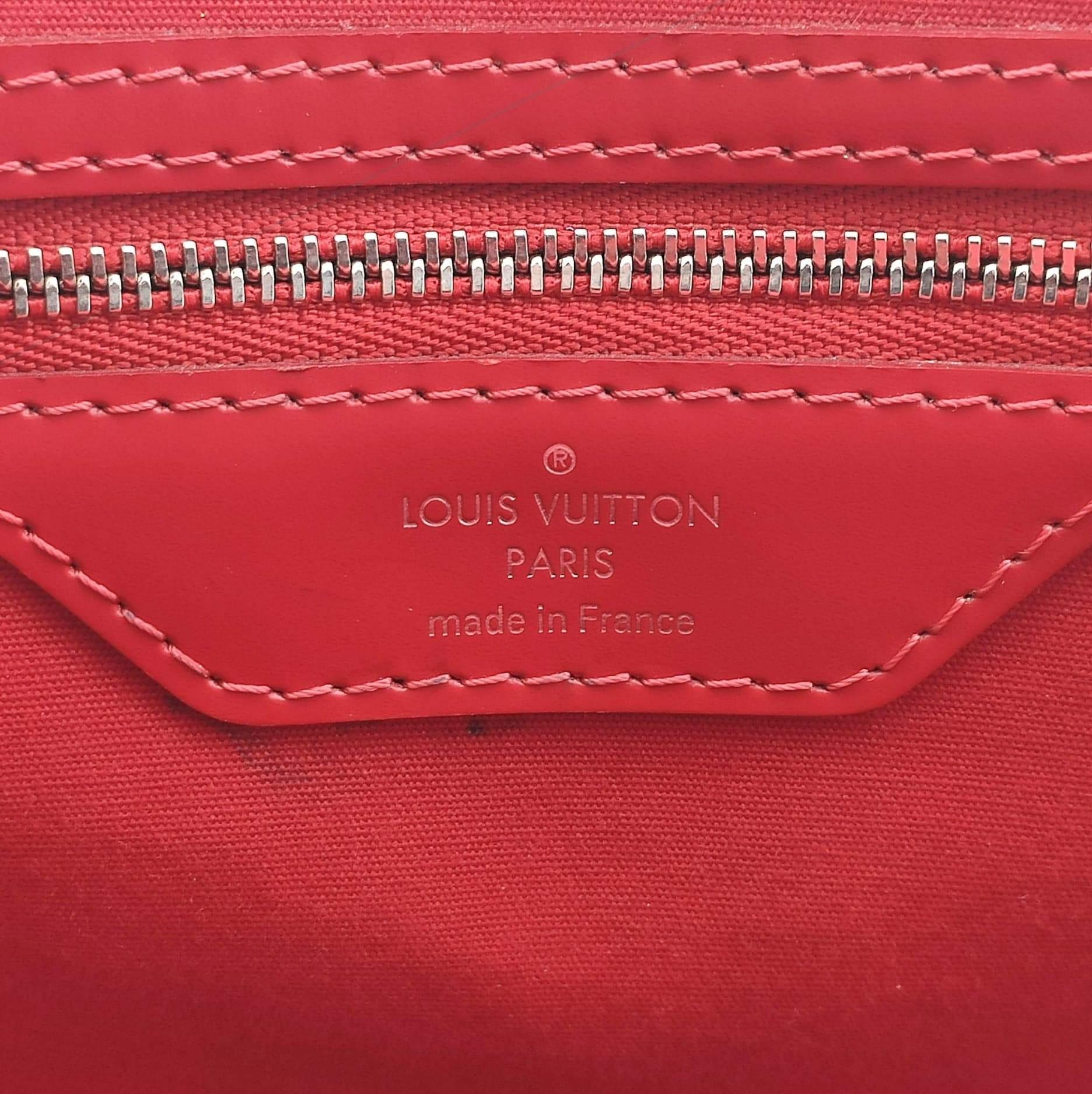 LOUIS VUITTON Bréa Shoulder bag in Red Leather 2