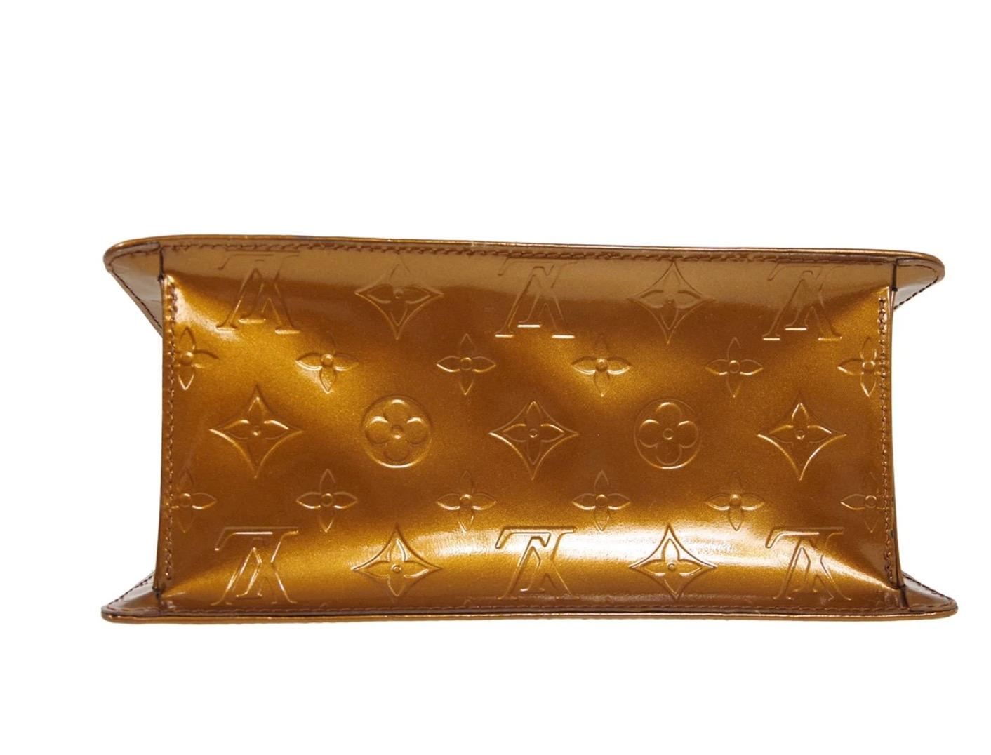 Louis Vuitton Bronze Goldfarbene Umhängetasche aus Lackleder mit Monogramm und Henkel im Zustand „Gut“ im Angebot in Chicago, IL