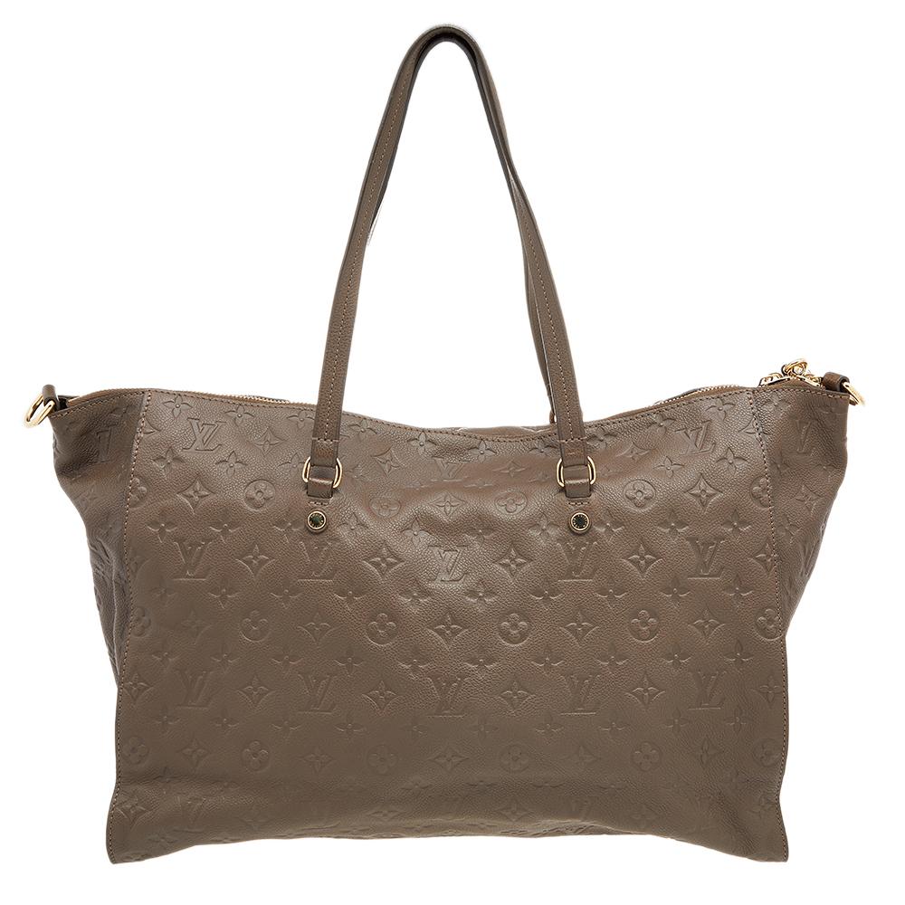 This Lumineuse GM from the House of Louis Vuitton is designed to lend elegance and poise. It is made from Monogram Empreinte canvas on the exterior. It flaunts leather trims, a roomy leather-lined interior, and dual handles. It is fitted with