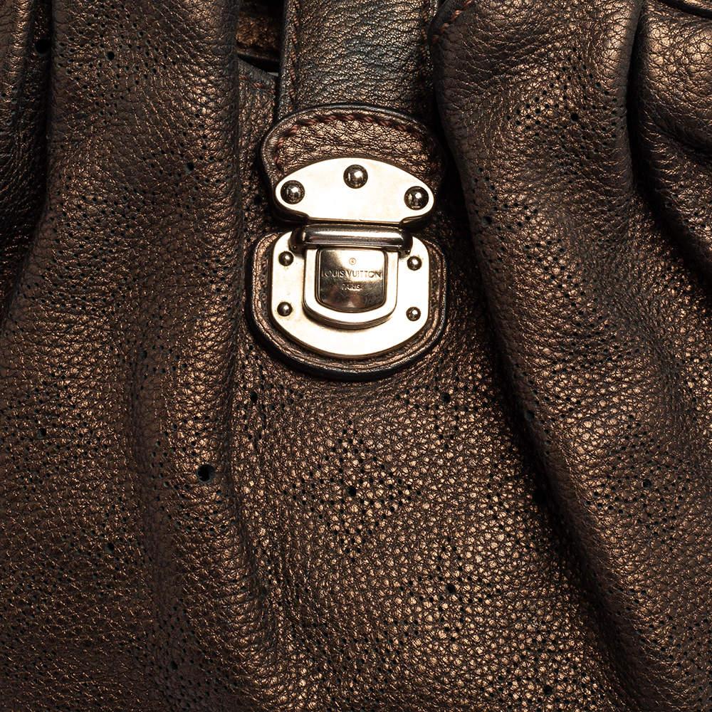 Louis Vuitton - Sac en cuir Mahina avec monogramme en bronze en vente 6