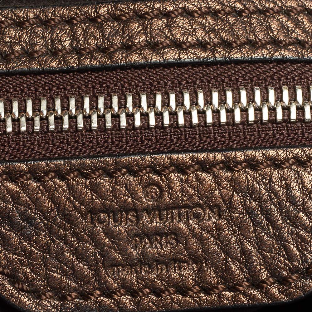 Louis Vuitton - Sac en cuir Mahina avec monogramme en bronze en vente 7