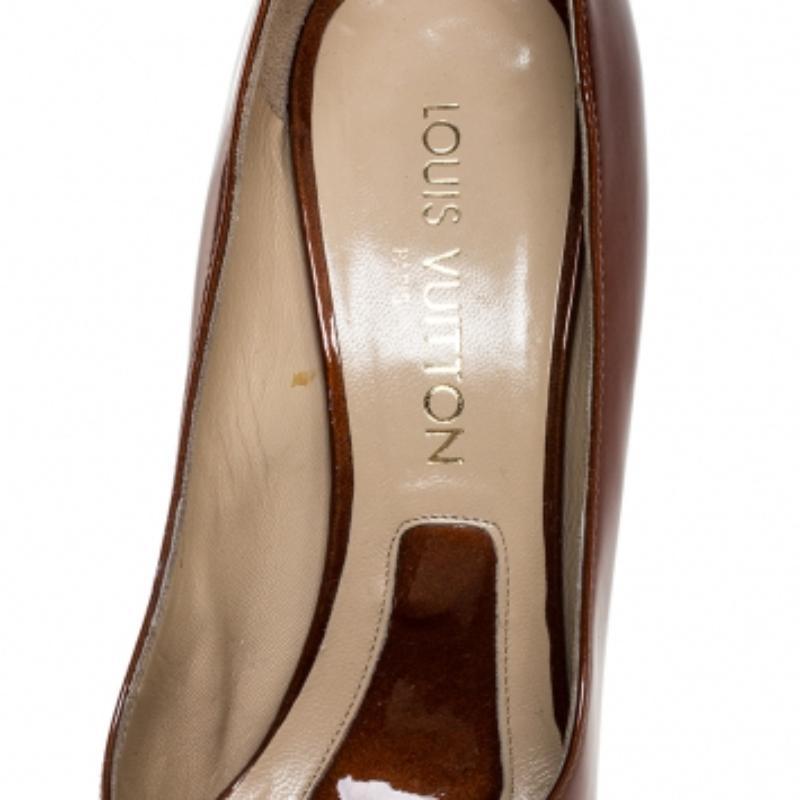 Louis Vuitton Bronze Patent Leather Pointed Toe Pumps Size 40.5 Pour femmes en vente