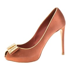 Louis Vuitton Bronze Satin Music Hall Pumps mit offener Zehe Größe 38