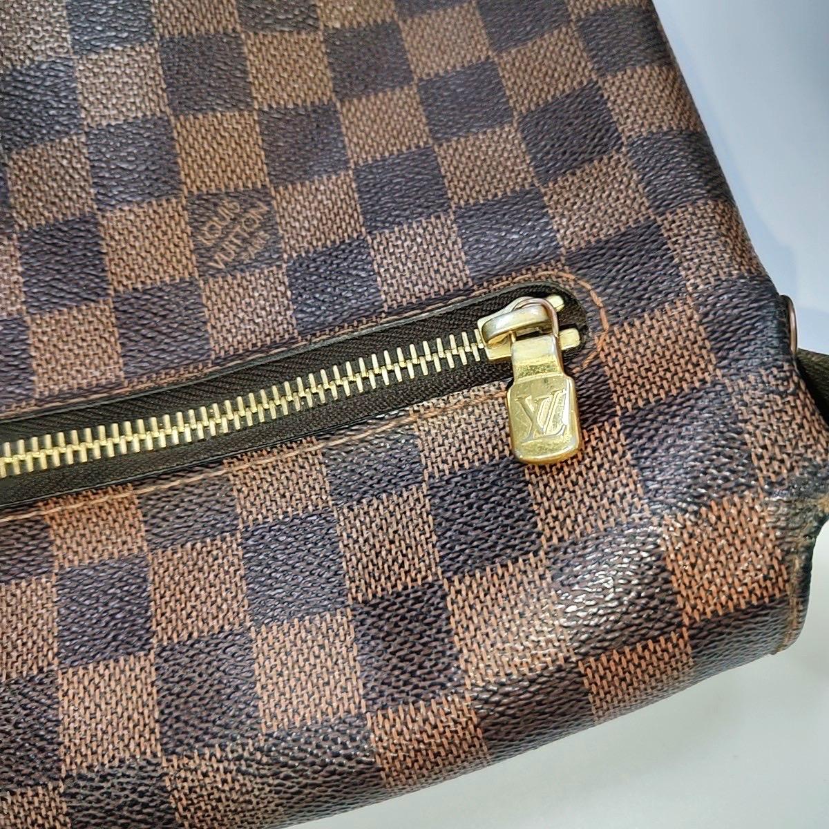 Louis Vuitton Brooklyn Messenger Bag Brown Damier Ebene Monogram en vente 9