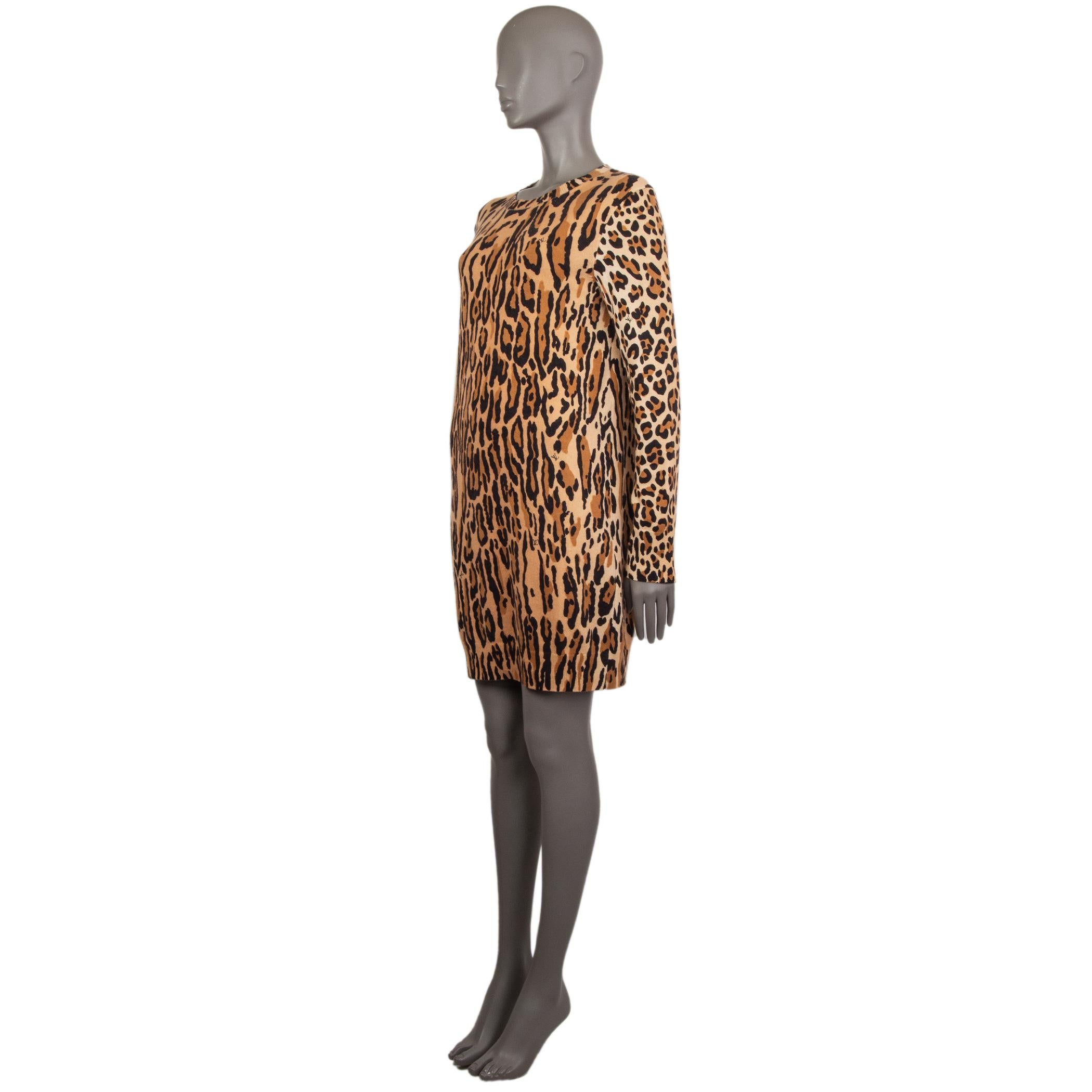 Louis Vuitton leopard-print sweater dress in black, camel and beige cashmere (100%). WIth round neck and ribbed details. Might have been worn and is in virtually new condition. 

Tag Size S
Size S
Shoulder Width 42cm (16.4in)
Bust 104cm (40.6in) to