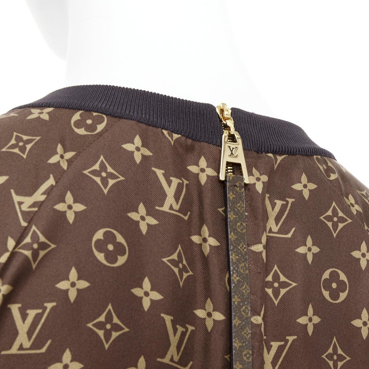 LOUIS VUITTON brown 100% silk LV monogram pullover sweater Nicki Minaj
Reference: TGAS/E00853
Brand: Louis Vuitton
As seen on: Nicki Minaj
Material: Silk
Color: Brown, Black
Pattern: Monogram
Closure: Zip

CONDITION:
Condition: Good, this item was