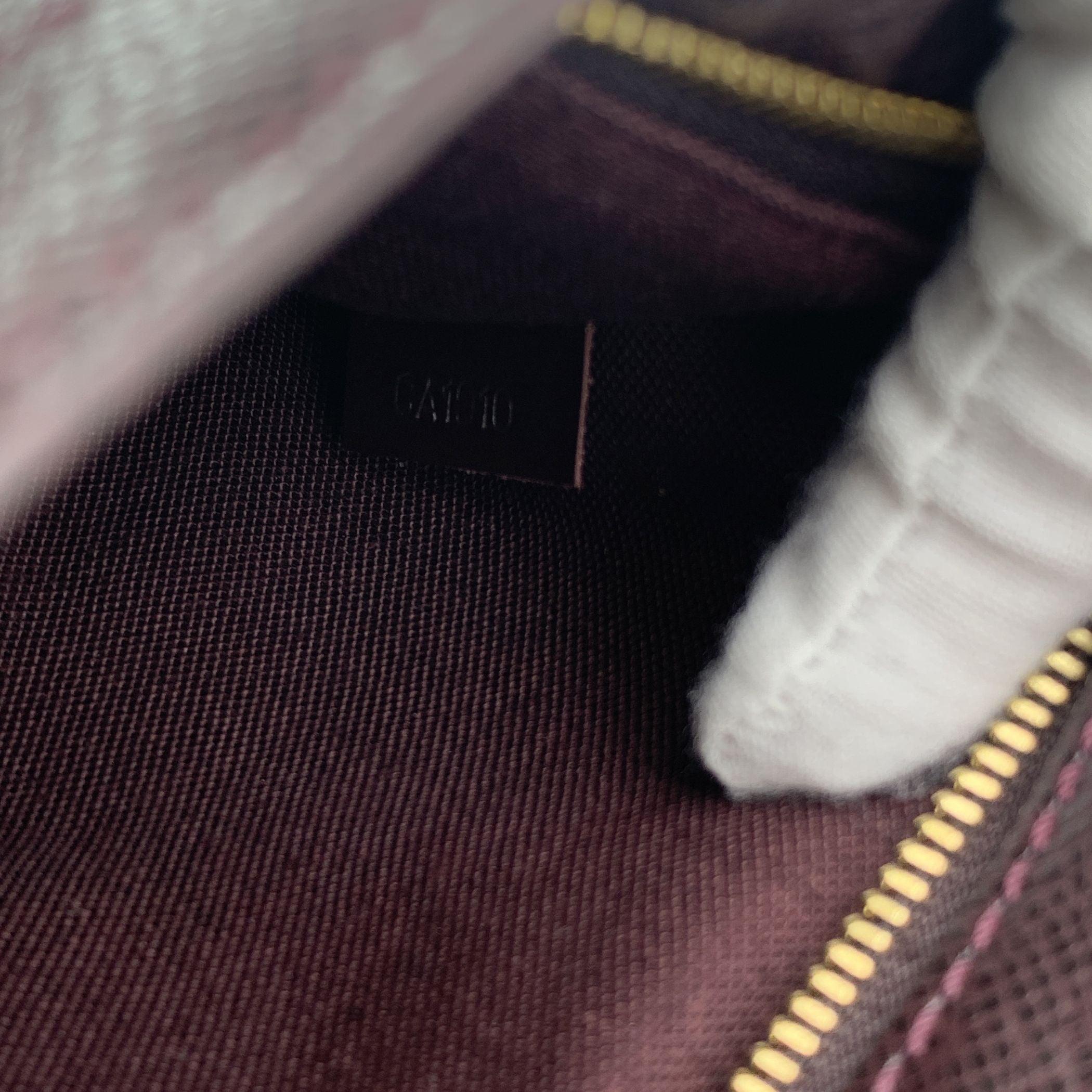 Louis Vuitton Brown Acajou Taiga Kaluga Pochette Clutch Wrist Bag In Good Condition In Rome, Rome