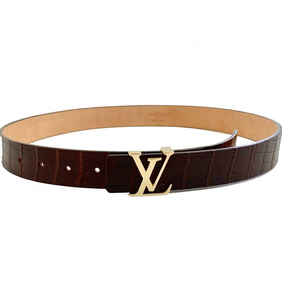 In very good condition, Louis Vuitton belt, with the iconic LV logo.  With gold tone  hardware. Dimensions 102 x 3 cm. Dimensions from first to last hole 75 cm - 86 cm. Engraved inside of the belt 