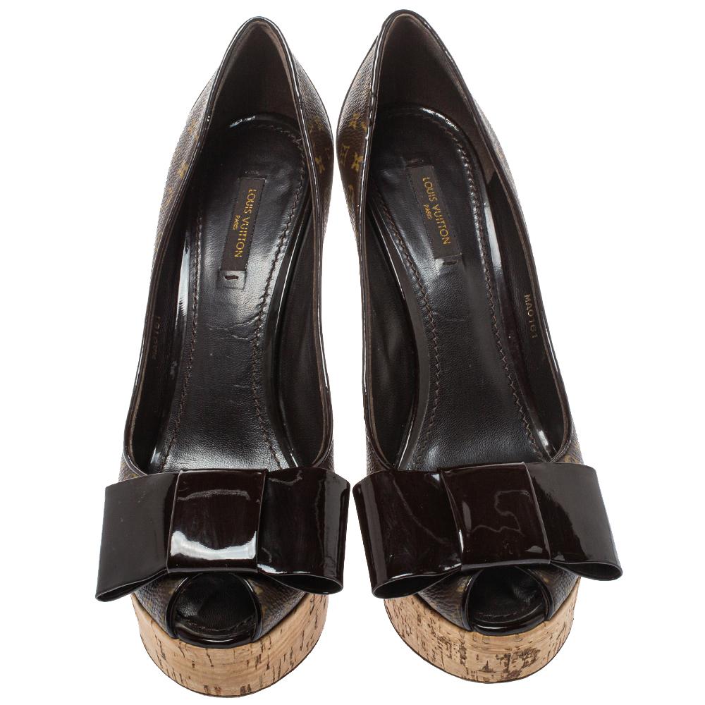 Chic and stylish, these Louis Vuitton Rivoli pumps will surely win you compliments for your style. They are crafted from the signature monogram canvas and patent leather into a peep-toe silhouette and styled with bows on the uppers, cork platforms,