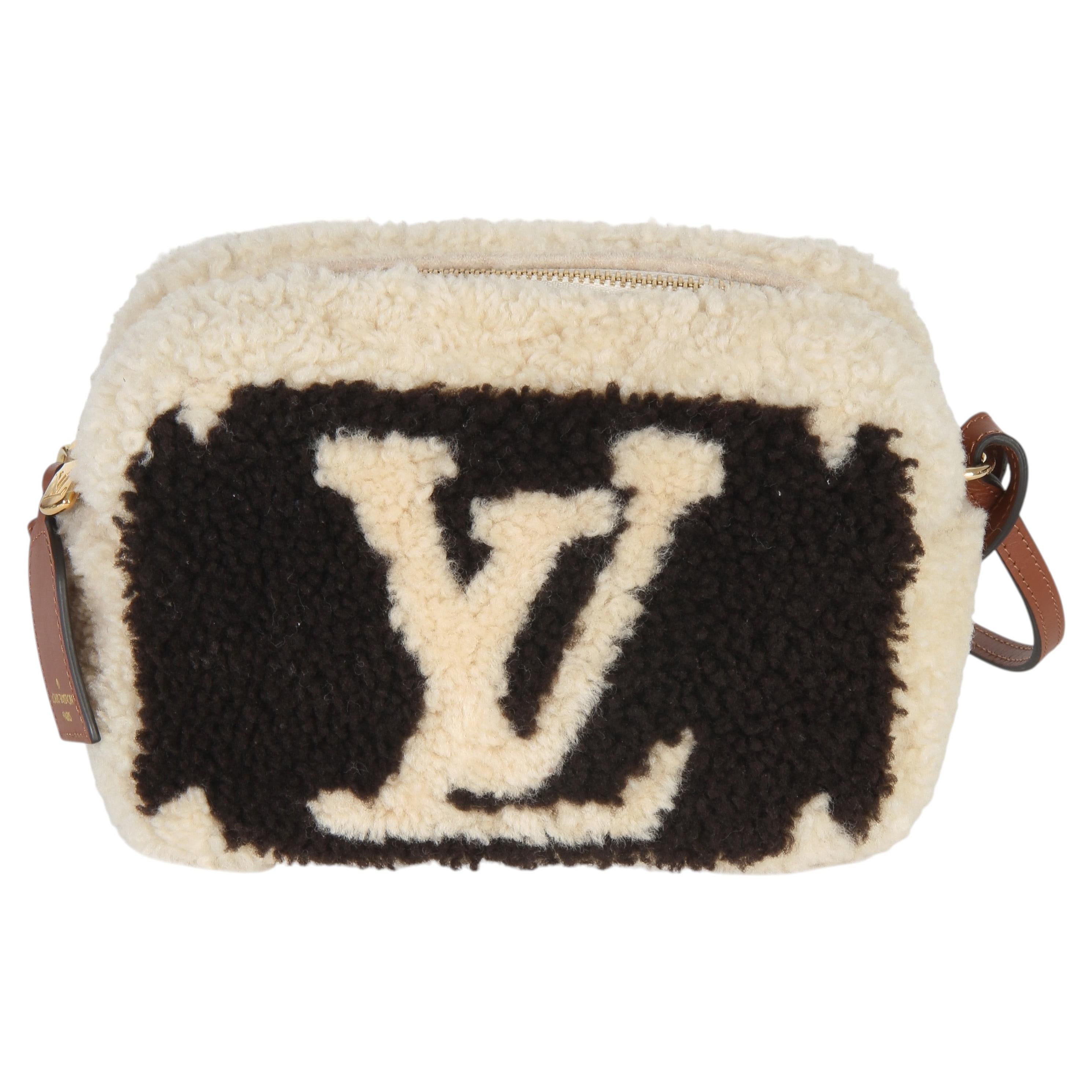 How do I put a strap on a Louis Vuitton wristlet?