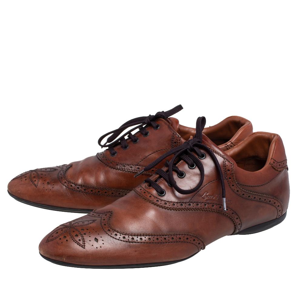 These derby shoes from Louis Vuitton are sure to make you look suave and smart. Crafted from leather, they flaunt the signature brogue detailing. They are also equipped with leather-lined insoles and simple tie-ups. With maximum comfort and high