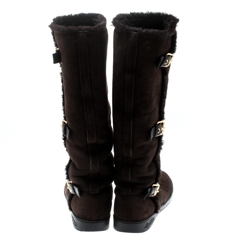 Louis Vuitton Brown Buckle Detail Shearling Lined Knee High Flat Boots Size 38.5 In Good Condition In Dubai, Al Qouz 2