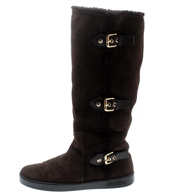 These knee boots from the house of Louis Vuitton will take you through season after season. It boasts of a classic suede body and comes with gold-tone buckle details. This easy-going and versatile pair is flat and comes with a fur-lined interior. It