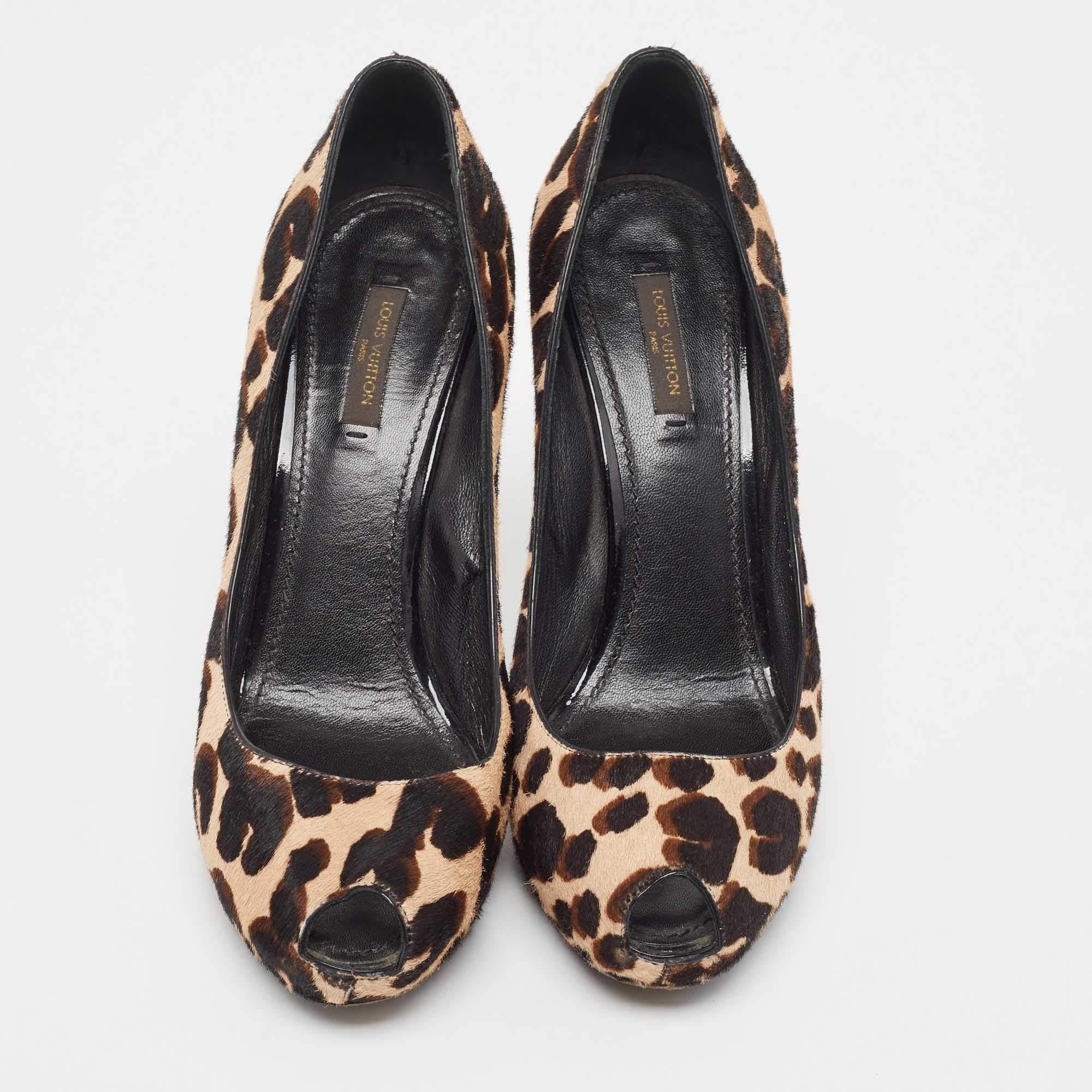 Exhibit an elegant style with this pair of pumps. These elegant shoes are crafted from quality materials. They are set on durable soles and sleek heels.

Includes
Original Dustbag