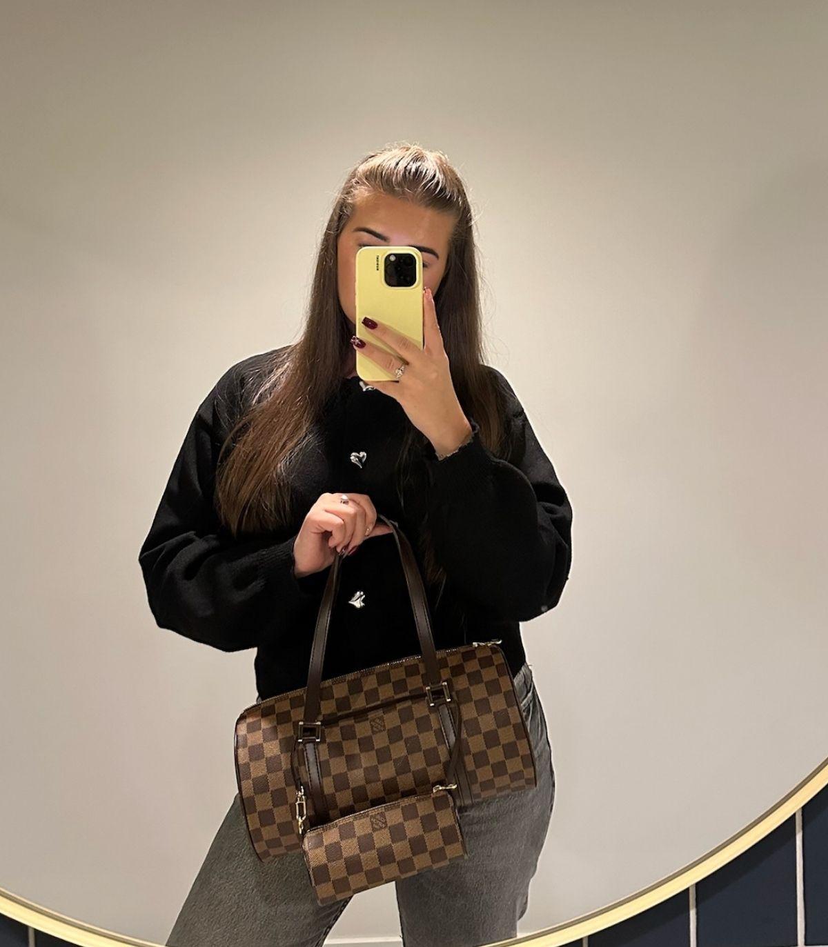 Louis Vuitton Damier Ebene Coated Canvas & Brown Calfskin Leather Vintage Papillon 30 with Pouch

Product Details
Xupes Ref: HB5966
Brand: Louis Vuitton
Model: Papillon 30
Type: Shoulder, Tote
Serial Number: M60033
Age: 2003
Accompanied By: Louis